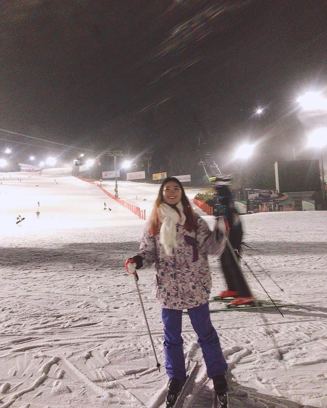 金海珍さんのインスタグラム写真 - (金海珍Instagram)「⛷해진 생애 첫 스키⛷ 빙상과 설상은 친구라며 댕댕하게 올라갔으나 현실은 멍과 함께 집으로 돌아온...😅 . . #생애첫스키 #온몸이아프다 #피겨타길잘했어 #비발디파크 #새벽스키⛷」12月27日 12時08分 - haejin_kim0423