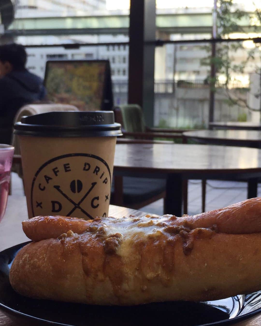 田中幸恵のインスタグラム：「____ . やっぱり食べておきたかった カレードッグ🌭 . 今年、何回食べたかな？笑 2019年食べ納め🌭 . . ってことで今日も撮影がんばりますっ🙋‍♀️」