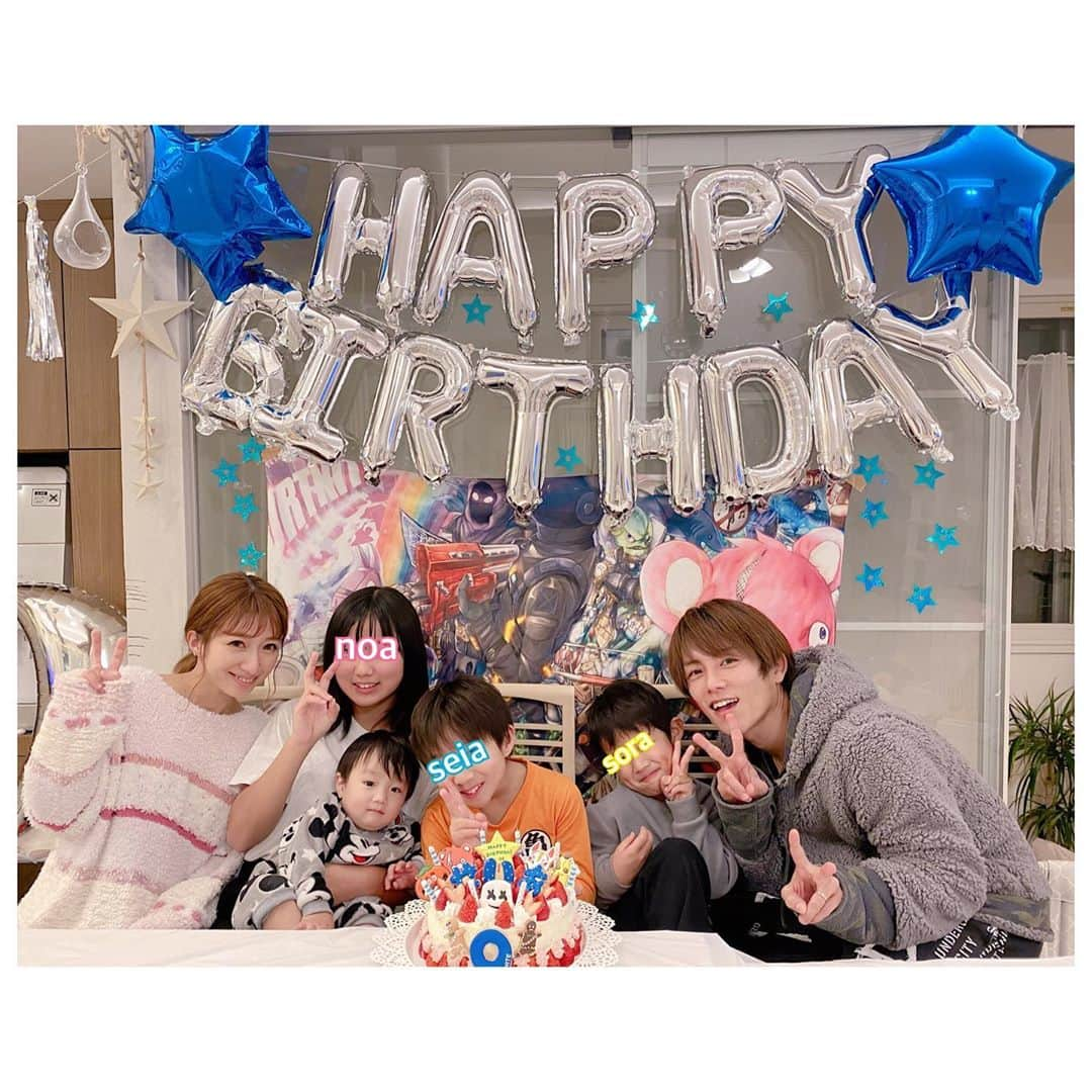 辻希美さんのインスタグラム写真 - (辻希美Instagram)「家族写真🎂💕💕👏 #青空 #9歳 #birthday #🎂💕 #家族写真 #杉浦家 #杉浦ファミリー #6人家族 #いい写真 #❤️ #青空おめでとう #🎂💕💕👏👏」12月27日 12時49分 - tsujinozomi_official