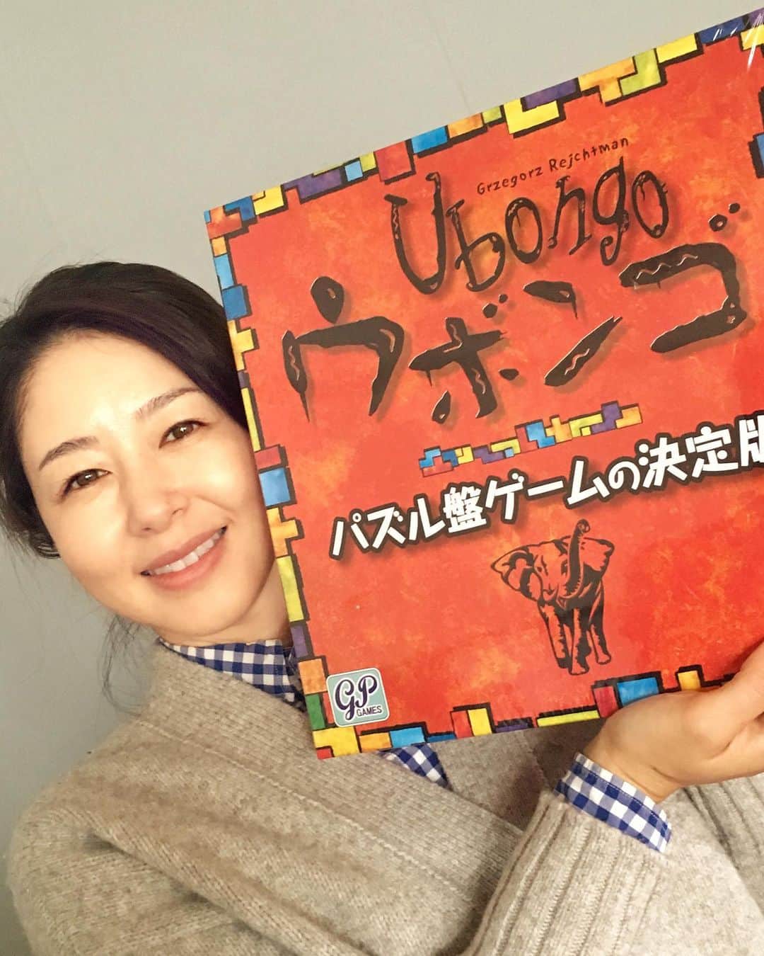 堀内敬子さんのインスタグラム写真 - (堀内敬子Instagram)「今日でお仕事納めや、もう少し頑張る方もいらっしゃるかな？  サンタさんからは。 ウボンゴというゲームをもらいました🎄  パズルを必死に解くゲーム。  子供も、大人も楽しめます！  年末や、お正月にもぴったりですね。  #ウボンゴ #サンタさんより #プレゼント」12月27日 13時09分 - horiuchi_keiko