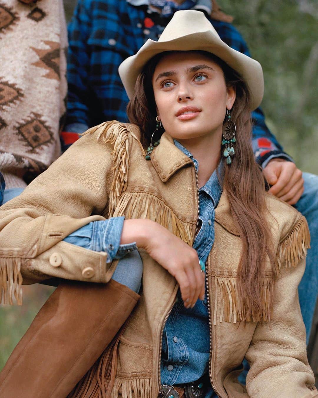 Polo Ralph Laurenさんのインスタグラム写真 - (Polo Ralph LaurenInstagram)「Colorado native #TaylorHill returns to the west to celebrate the holiday season.  Discover more from the campaign via link in bio.  #PoloRalphLauren #EveryMomentIsAGift」12月27日 4時24分 - poloralphlauren