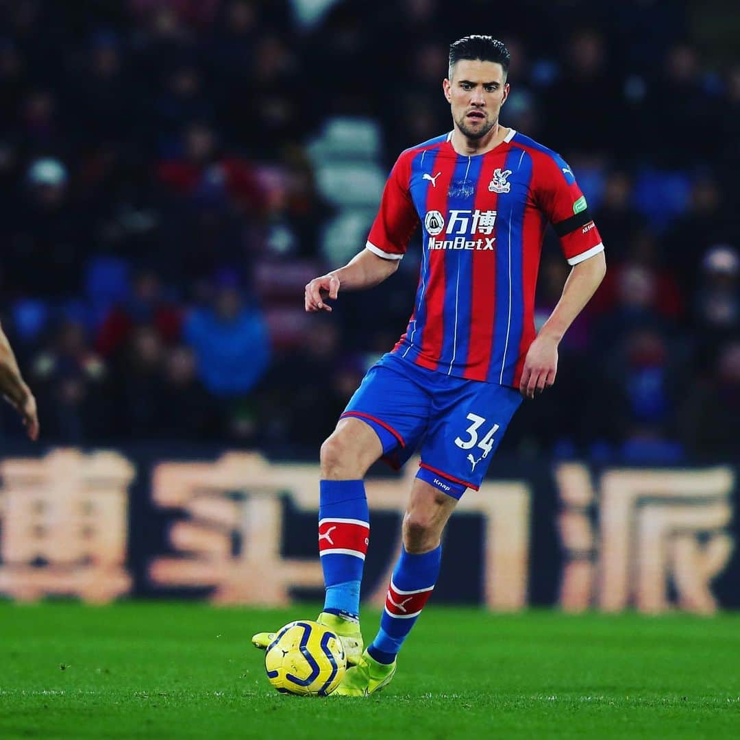 マーティン・ケリーのインスタグラム：「another performance showing our togetherness, love it Jordan, it’s not only wilf who chops the life out of ppl 😅 💪🏼 🔴🔵 #team #epl #selhurst #eagles #southlondon」