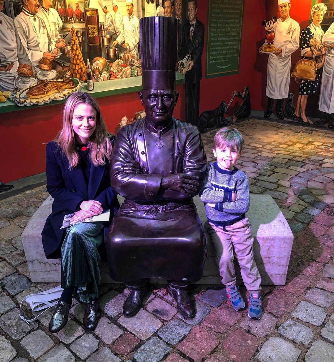 クレア・コフィーのインスタグラム：「We couldn’t find Remy the rat, but on a encore passé une très bonne fête à @paulbocuse_officiel !」