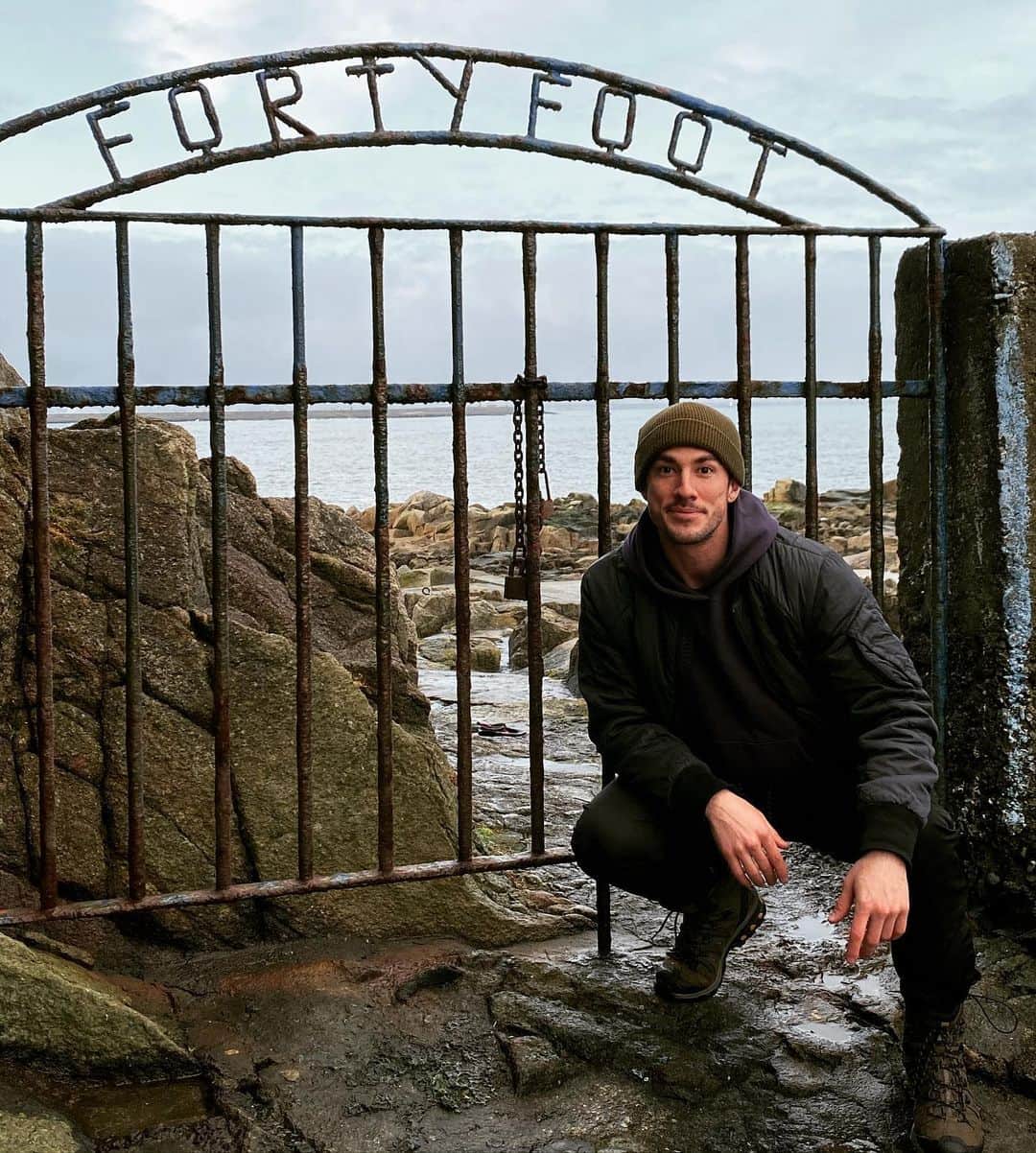 マイケル・トレヴィーノのインスタグラム：「Just cheesin’ at the “Forty Foot”」