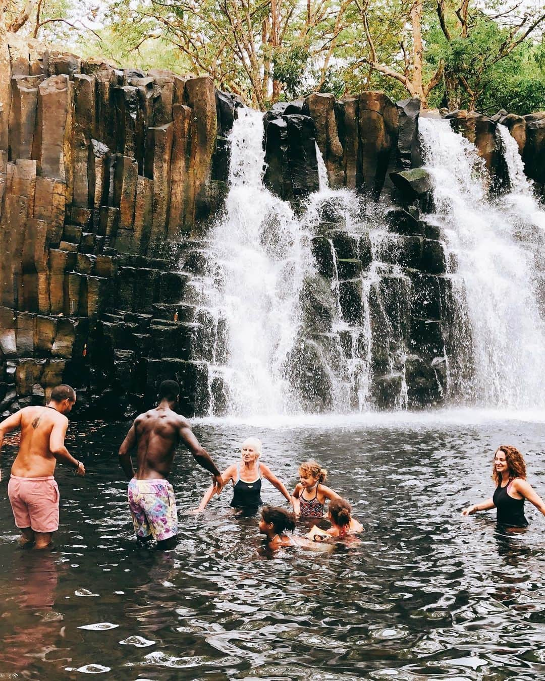 ヨハン・ジュルーさんのインスタグラム写真 - (ヨハン・ジュルーInstagram)「One of the most memorable shower. #shower #rochesterfalls #lavieilfautlavivre」12月27日 4時41分 - johan_djourou