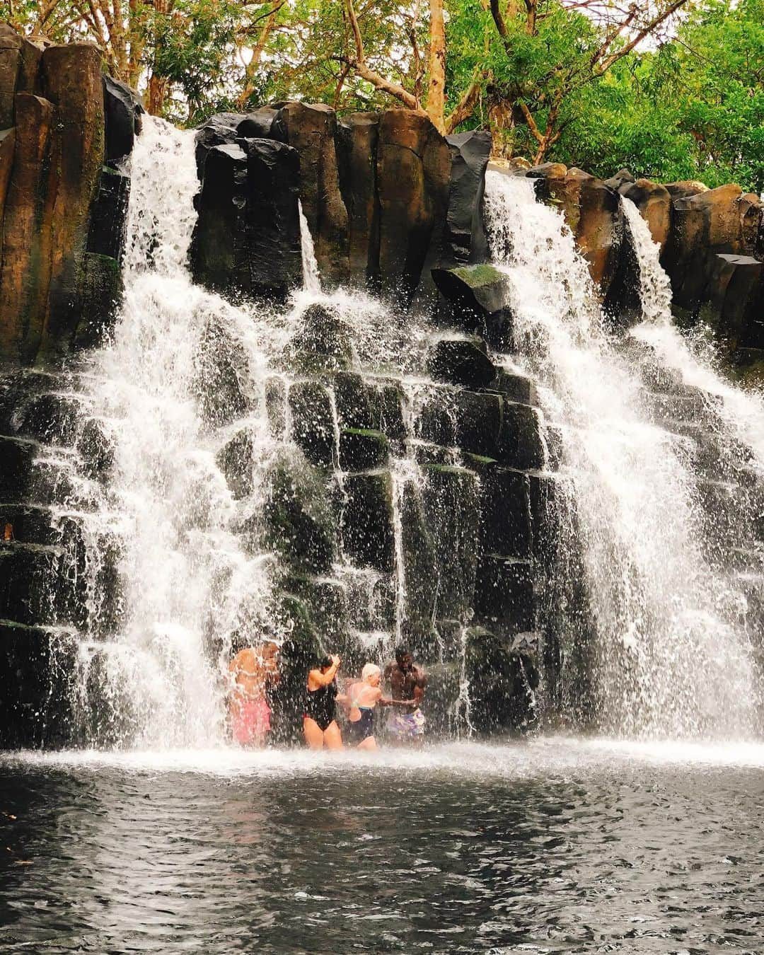 ヨハン・ジュルーさんのインスタグラム写真 - (ヨハン・ジュルーInstagram)「One of the most memorable shower. #shower #rochesterfalls #lavieilfautlavivre」12月27日 4時41分 - johan_djourou