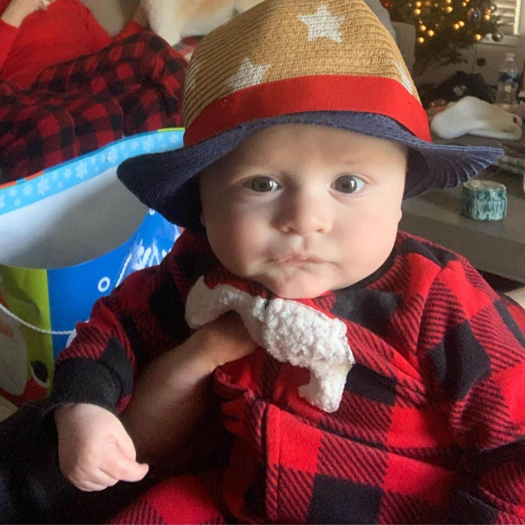 ジャスティン・ボーアさんのインスタグラム写真 - (ジャスティン・ボーアInstagram)「Jimmy’s first Christmas was merry and bright 🎄」12月27日 4時43分 - bour41