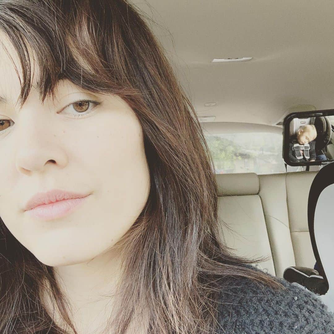 プリシラ・アーンのインスタグラム：「Car selfies forever......because I’m always in the car.....with a sleeping baby.......and I kind of love it.  Hope you all are having a relaxing holiday and getting a quiet moment (maybe in your car) from any family/holiday mayhem.」