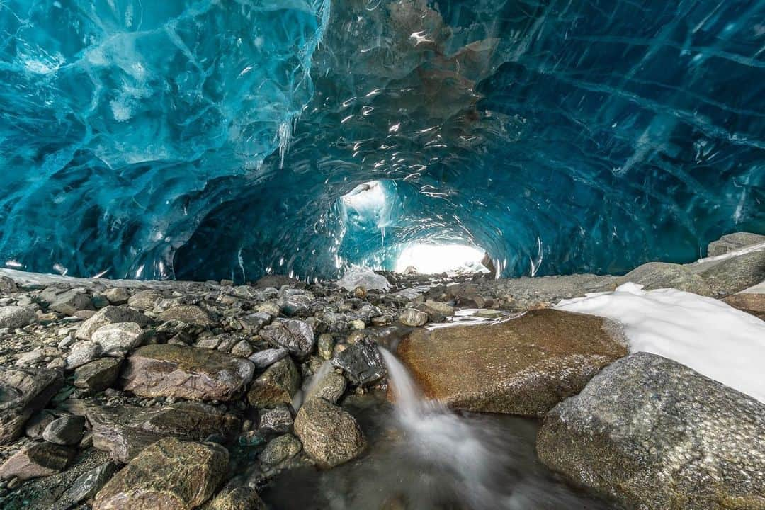 ナショナルジオグラフィックさんのインスタグラム写真 - (ナショナルジオグラフィックInstagram)「Photos by @paulnicklen | We had only less than an hour in the caves due to approaching weather, but they were spectacular. I kept asking Ryan Tidman to raise his arms into the air and pay homage to this magnificent cathedral of ice. I love ice. I have always loved ice. Sadly, these caves have now collapsed and are all but gone as our glaciers melt and recede. Let’s also look inward and ask ourselves what we can do daily to limit our impact on climate change. What are some of the things you do? Or, better yet, what are some of your goals? Let’s inspire one another to be better stewards of this planet. #FollowMe at @PaulNicklen for more photographs of our icy wonderlands.」12月27日 4時55分 - natgeo