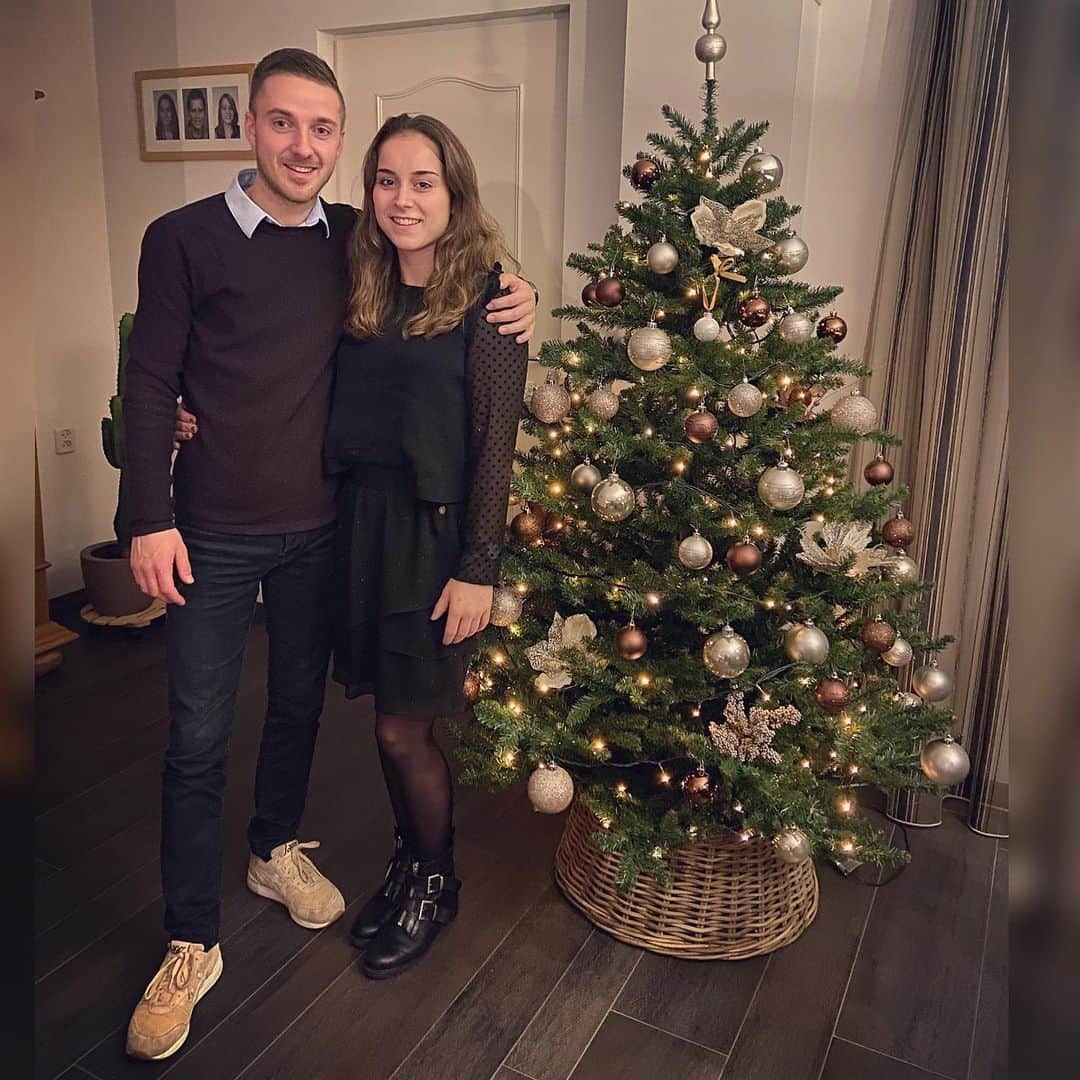 のインスタグラム：「Merry Christmas! ❤️🎄」