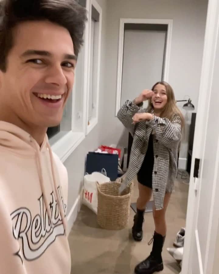 Brent Riveraのインスタグラム：「Caught her in the act..😂😂 @lexibrookerivera」