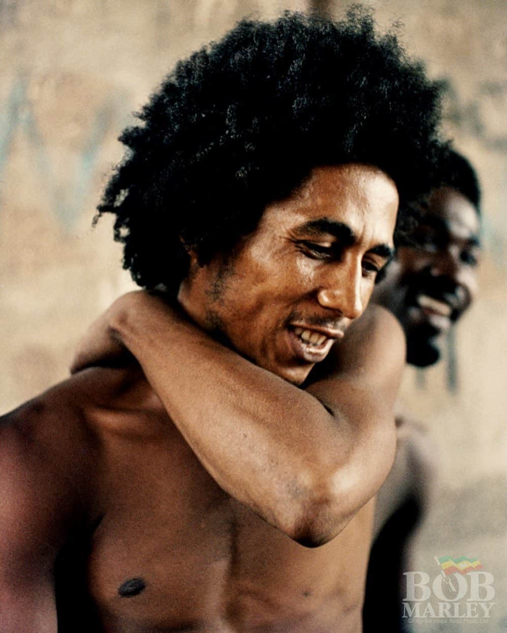 ボブ・マーリーさんのインスタグラム写真 - (ボブ・マーリーInstagram)「“Reggae music is heart music from the people of Jamaica.” #bobmarleyquotes . 📷: Arthur Gorson, Trench Town 1973 with Bread of @wailingsoulsmusic」12月27日 5時45分 - bobmarley