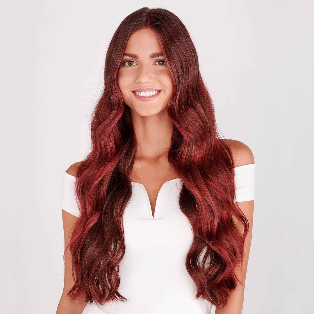 Moroccanoilさんのインスタグラム写真 - (MoroccanoilInstagram)「Here’s a NYE hair idea: Color Depositing Mask in Bordeaux❤️ ⠀⠀⠀⠀⠀⠀⠀⠀⠀ Yes, it’s only temporary.  Yes, it works for brunettes.  Yes, it’s actually good for your hair.  No, it’s not too good to be true. ⠀⠀⠀⠀⠀⠀⠀⠀⠀ (Swipe for the before. → )」12月27日 6時11分 - moroccanoil