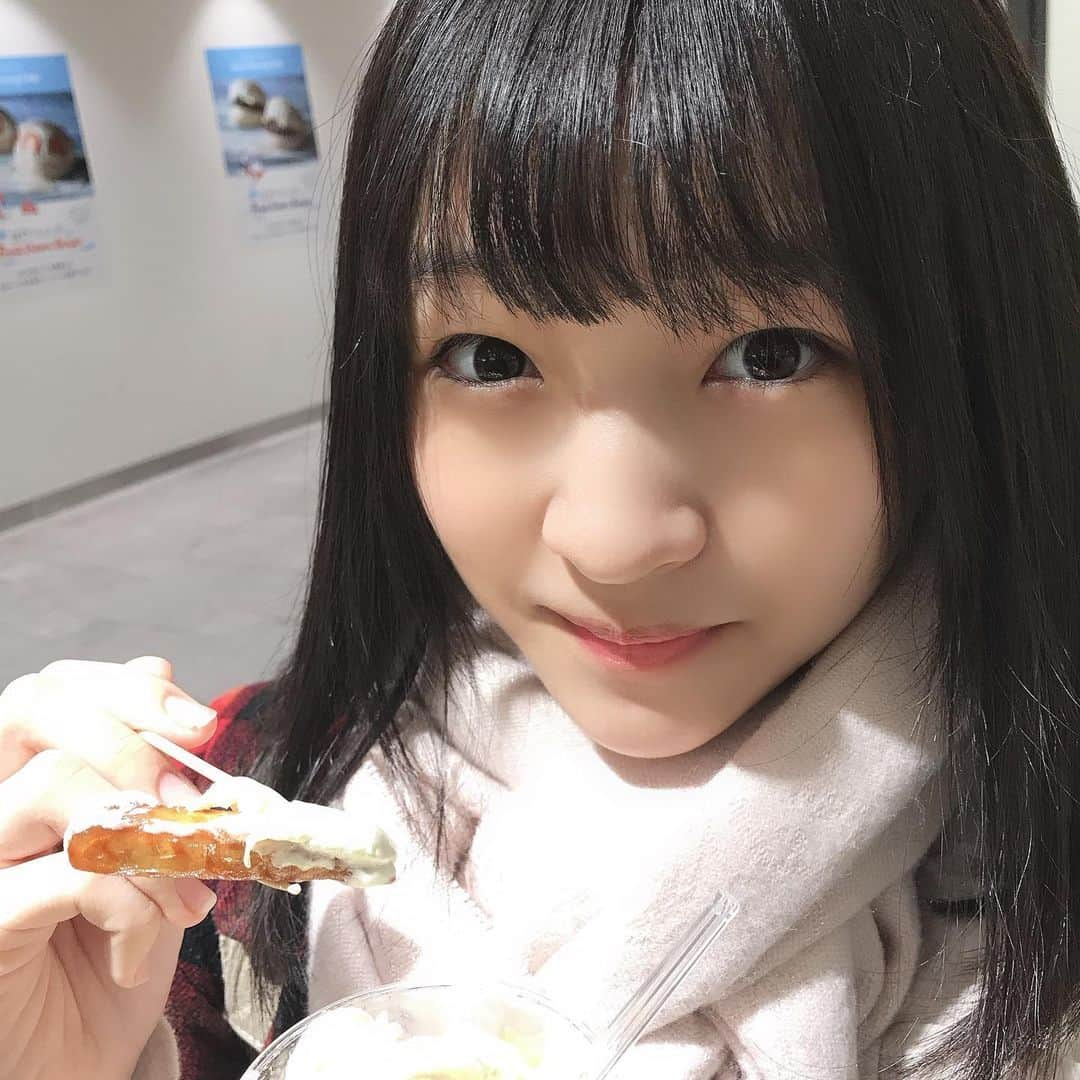 前野えまさんのインスタグラム写真 - (前野えまInstagram)「ハニポテパフェ🍦 ハニーキューブ(巣みつ)がのっかっていて濃厚な甘さがたまらなく美味しかったです🍯  #ハニポテ #ハニポテパフェ #巣みつ #巣蜜 #beekeepingcafe #はちみつ #ポテト #パフェ #スイーツ #スイーツ巡り #スイーツ女子 #スイーツ好き  #前野えま  #honey #bee #cafe #parfait #sweets #sweetstagram  #follow #followme #instagram #instafollow #instagood #tagsforlikes #tflers #tagsforlikesapp #idol #actor #actress」12月27日 6時30分 - maeno_ema