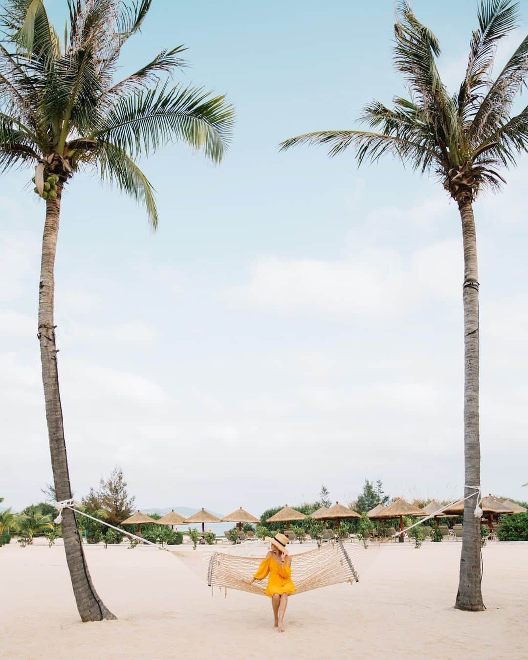 リッツ・カールトンさんのインスタグラム写真 - (リッツ・カールトンInstagram)「The perfect spot for some sunshine — just a palm tree away at The Ritz-Carlton #Sanya, #YalongBay. ⁣⁠#paidpartner ⁣⁠ #China #Hainan #HainanIsland #TravelAsia #PalmTrees #Sunshine #BlueSkies #Beach #Coast #Paradise #Hammock #Relaxing #Vacation #Getaway #Travel #Travelgram #InstaTravel #TravelDiaries #RCPartner via – @veeceecheng & @samishome」12月27日 7時00分 - ritzcarlton