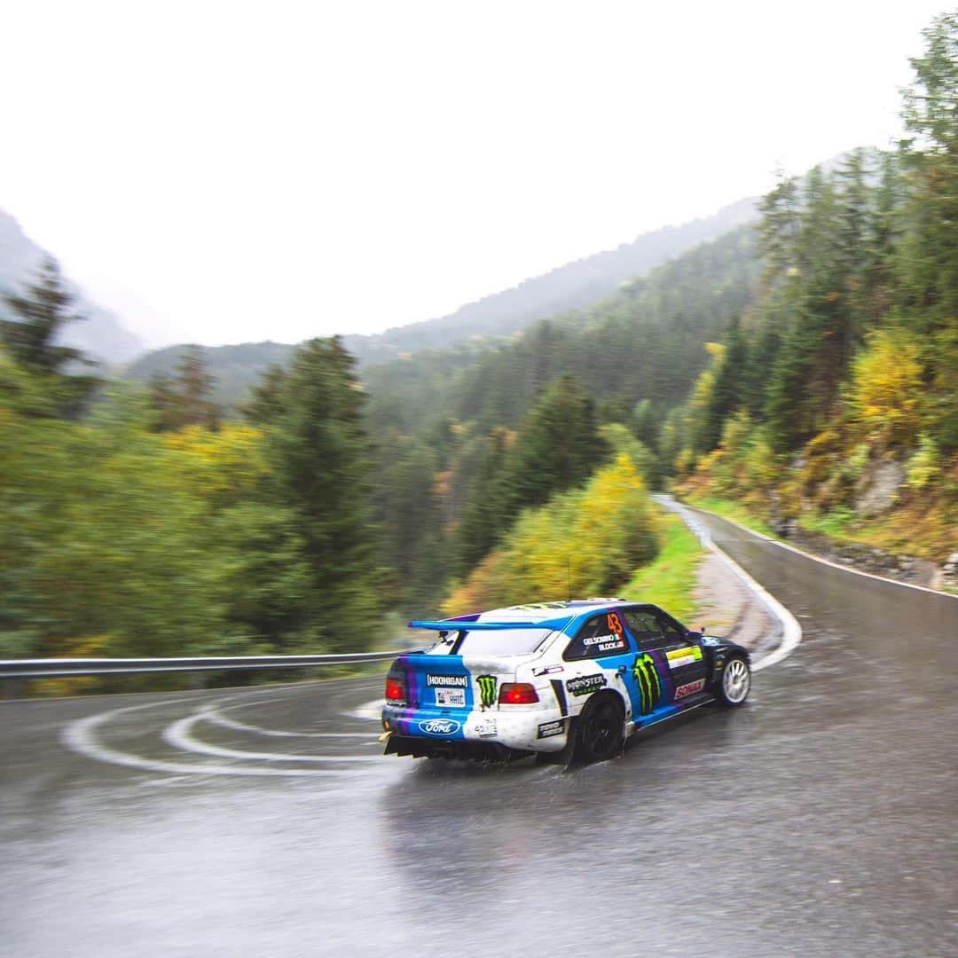 ケン・ブロックさんのインスタグラム写真 - (ケン・ブロックInstagram)「A few reasons I like this photo: Swiss Alps ✔️ Ford Escort Cossie V2 ✔️ Seeing slide marks in the rain ✔️ The long straight up ahead that gets up to 6th gear, in the wet, in a cloud, and with big drops. Hit the link in my bio to see the footage and racecar from @TheNeilCole’s perspective! #SwissAlps #BlockEscortCossieV2 #CossieWorldTour #RIV19」12月27日 7時01分 - kblock43