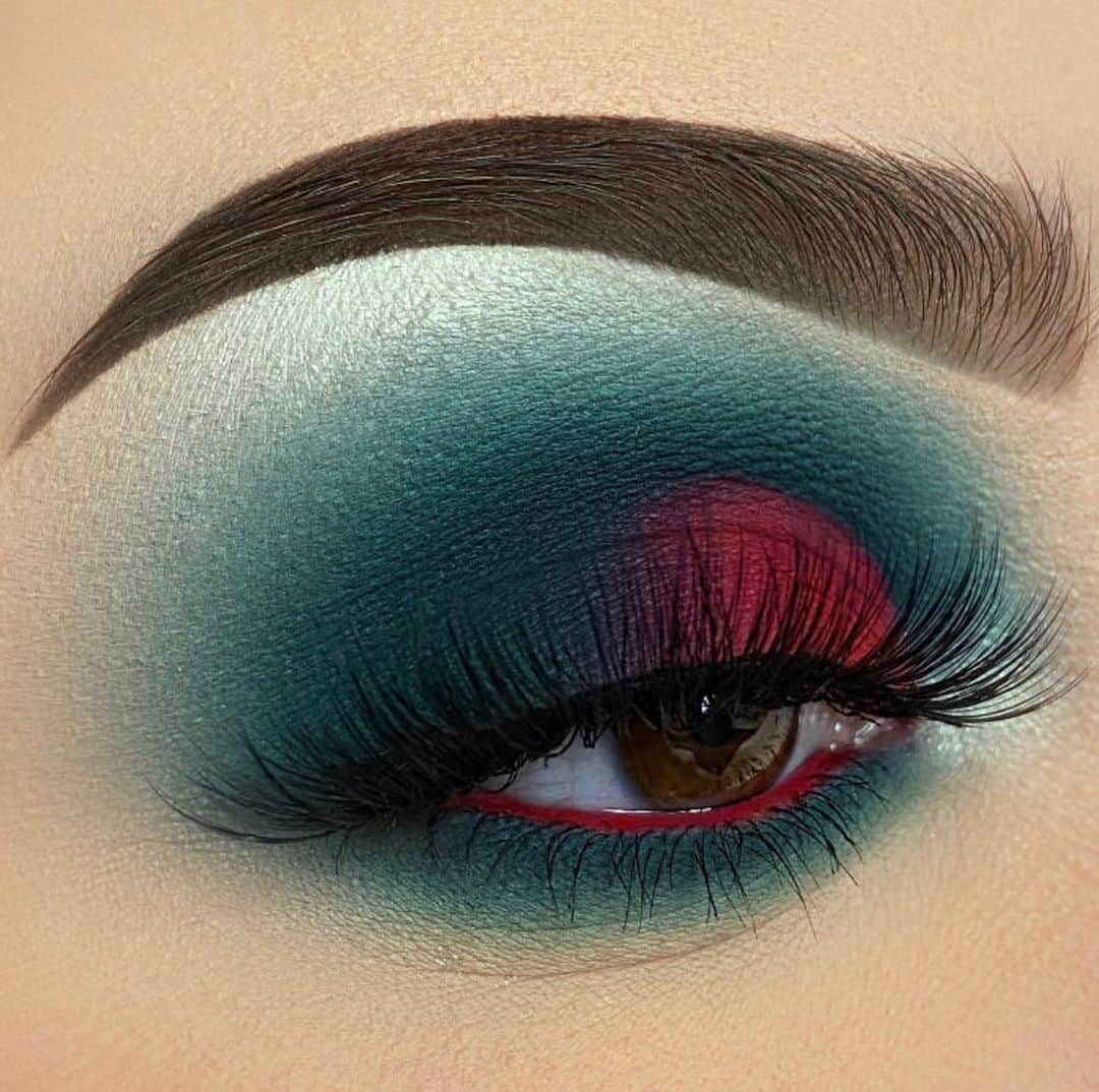 Jeffree Star Cosmeticsさんのインスタグラム写真 - (Jeffree Star CosmeticsInstagram)「Blend baby blend 🙌🏼🎄 @gianni.mua created this gorgeous half cut crease using shade Flaming Hot from the #CONSPIRACY palette 🖤🌟 #jeffreestarcosmetics」12月27日 7時01分 - jeffreestarcosmetics