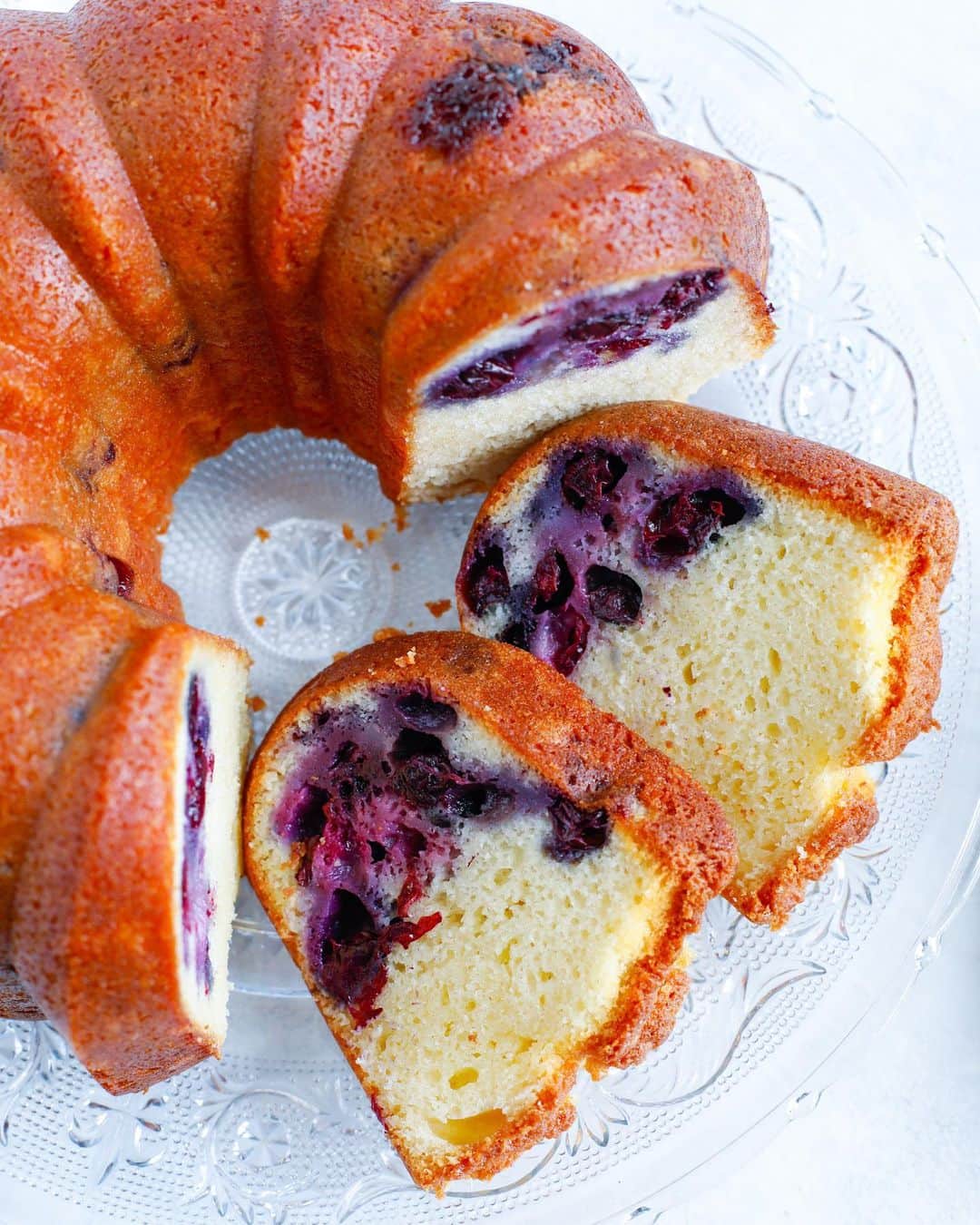 Easy Recipesさんのインスタグラム写真 - (Easy RecipesInstagram)「Try my super easy and moist Blueberry Bundt Cake recipe this weekend! The base cake can be used with any of your favorite fruits or even dried fruits. Grab the full recipe from the link in my bio.  https://www.cookinwithmima.com/blueberry-bundt-cake/」12月27日 7時13分 - cookinwithmima