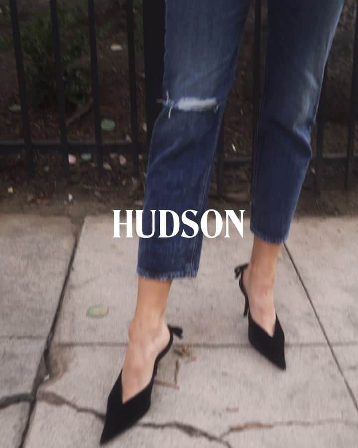 ハドソンのインスタグラム：「Our Jessi Relaxed Cropped Boyfriend Jean, a must have for your holiday wardrobe.」