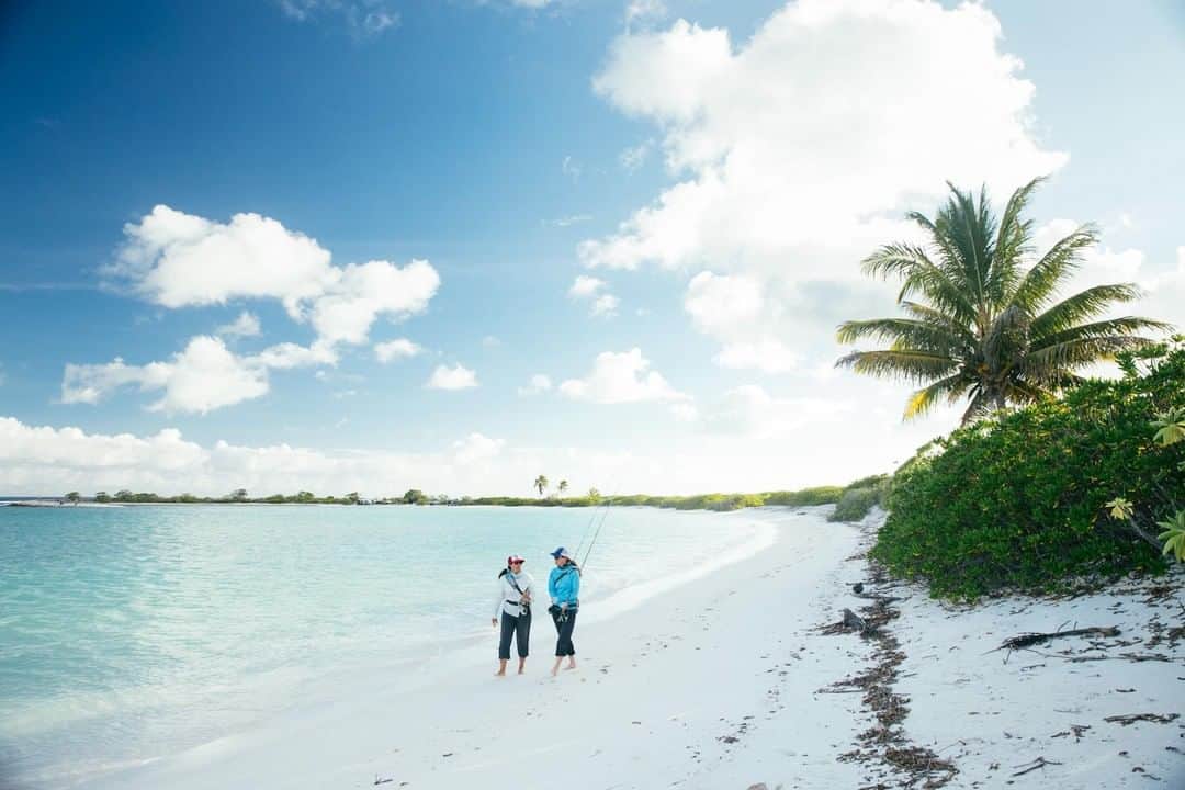 Costa Sunglassesのインスタグラム：「Walking in a winter wonderland. 📷: @jeremykoreski #SeeWhatsOutThere #BornOnTheWater」