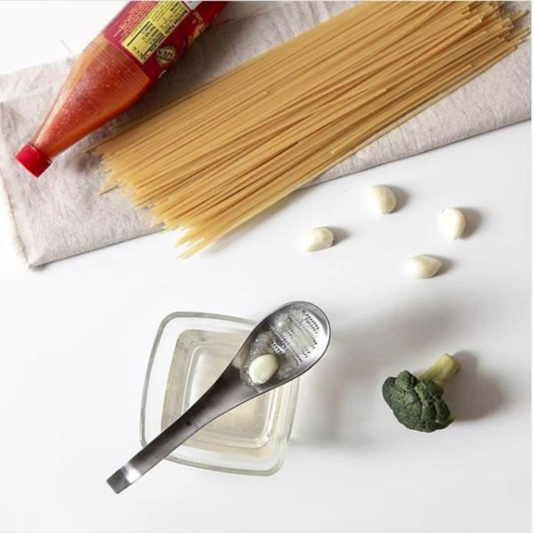 UchiCookのインスタグラム：「UchiCook's Grater Spoon is convenient for grating small amounts of ginger, onion, citrus zest and more while cooking. The simple, spoon-shaped grater allows you to catch and easily stir in freshly grated zest using the same tool.  Get yours on our website - www.uchicook.com ♨ Credit @tsubame_official - - - - #uchicook #steamgrill #stainlesssteel #kitchenware #kitchenutensils #cookware #homechef #homecooking #cheflife #foodie #productphotography #foodstagram」