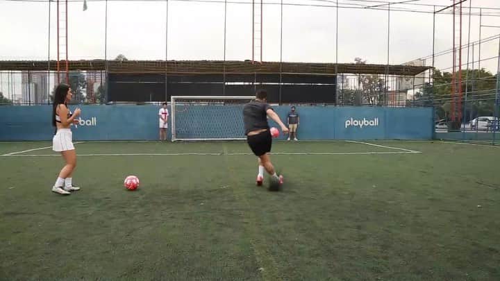 アレッサンドロ・ローザ・ヴィエイラのインスタグラム：「VÍDEO- Saiu o último vídeo do ano no @canal_falcao12 @goleiroflamarion21 !  Uma retrospectiva de tudo que aconteceu no canal durante o ano! Corre que está muito legal!  #RUMO900K -  LINK NO STORIES!」