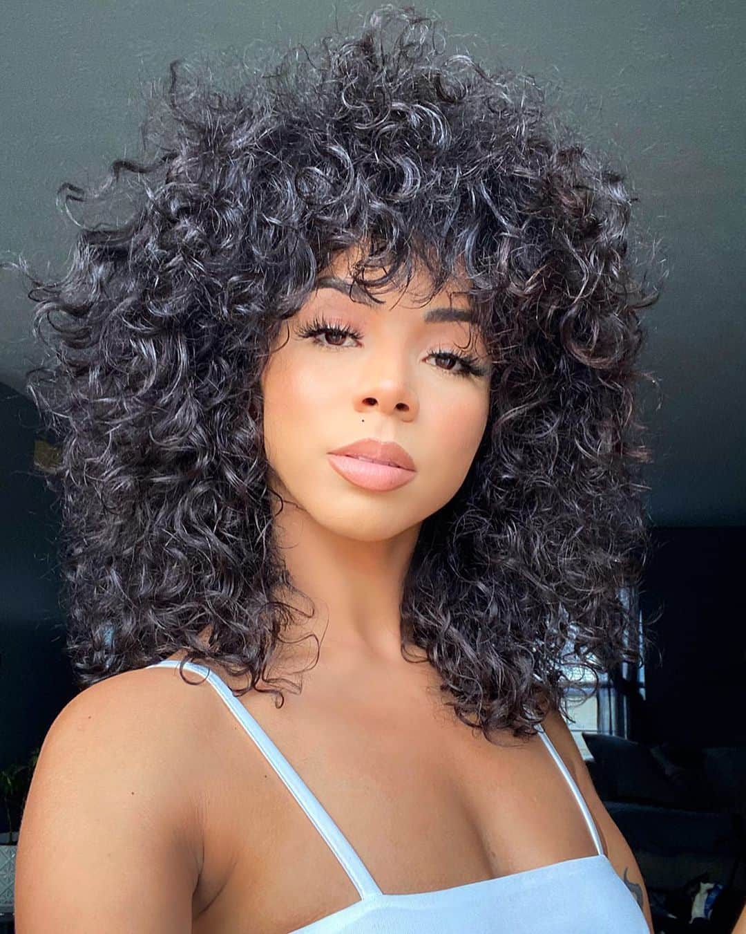Brittany Rennerのインスタグラム：「Wearing my natural hair more because I think I’m at my best when I’m being myself. Nothing more, nothing less 🦁」