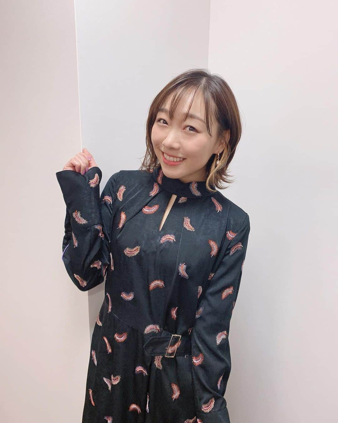 須田亜香里さんのインスタグラム写真 - (須田亜香里Instagram)「先週は三日連続AbemaTV出演してました🌟 ●12月21日 #おっさんずラブ  最終回当日SNS生予想SP 衣装は珍しくパステル系 https://gxyt4.app.goo.gl/rF8fW . ●12月22日 #熱闘mリーグ テレビ朝日と同時放送 毎週日曜放送ですが今年はラストでした！ https://gxyt4.app.goo.gl/7HwWs CM明けのクリスマスプレゼント萌えゼリフがヤバイです。 麻雀を絡めた萌えゼリフw . ●12月23日 #ブステレビ 安定のあっち枠です(笑) でも皆さん優しいしいつも楽しいです☺️ https://gxyt4.app.goo.gl/tqoVZ . . #コーディネート #幅広いコーディネート #パステルカラーコーデ #黒コーデ #黒ワンピ @kohslickcurro」12月27日 7時49分 - akarisuda