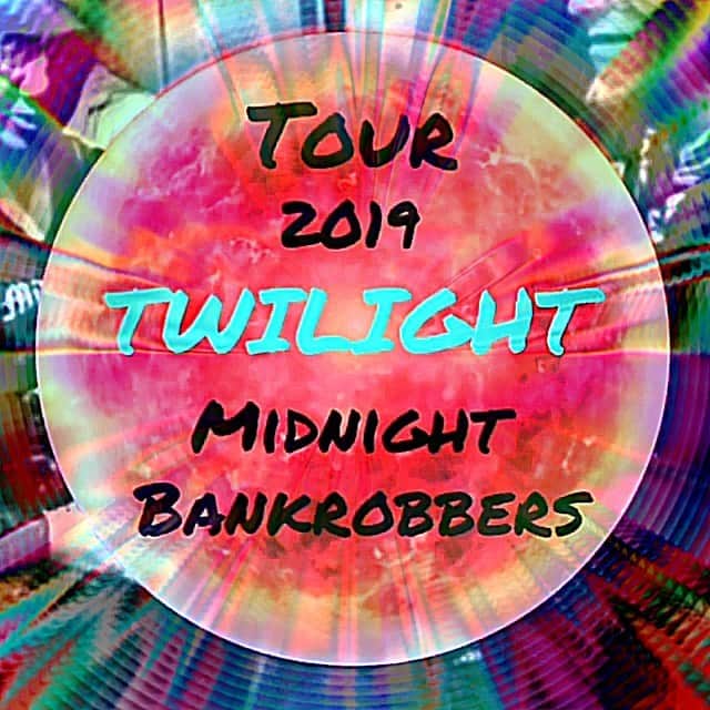 のインスタグラム：「🥀Midnight Bankrobbers Tour 2019 “Twilight” 終了 また どこかで会いましょう！ 石巻 喜多方 博多 京都 東京 高松 ありがとう！！！ ・  #midnightbankrobbers  #チバユウスケ #imaiakinobu  #イマイアキノブ」