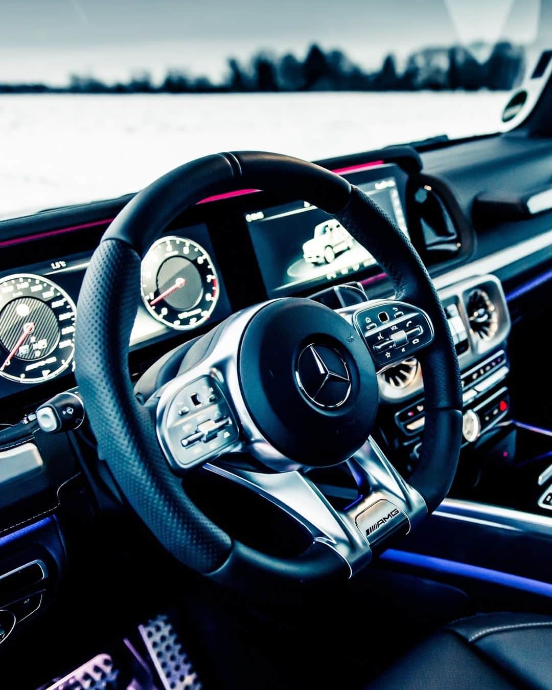 メルセデス・ベンツさんのインスタグラム写真 - (メルセデス・ベンツInstagram)「[Kraftstoffverbrauch kombiniert: 13,3–13,1 l/100 km | CO₂-Emissionen kombiniert: 304–299 g/km | mb4.me/DAT-Leitfaden | Mercedes-AMG G 63]  The mix of latest technologies and exclusive materials inside a Mercedes-AMG G 63 offer something special for very demanding customers. #MercedesAMG #G63 #CarsOfInstagram #InstaCar #MBCar 📸 @denniswierenga for #MBsocialcar」12月27日 7時55分 - mercedesbenz
