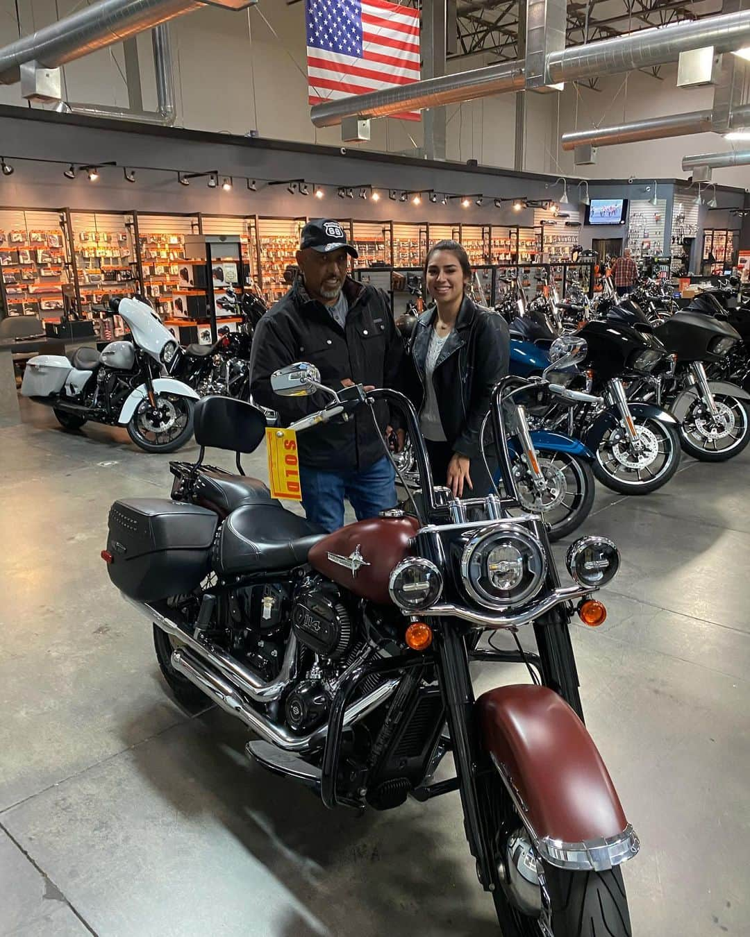 ロバート・パトリックさんのインスタグラム写真 - (ロバート・パトリックInstagram)「Claudia and Enrique bought a new bike today @santaclaritaharley #harleydavidson #harleydavidsonenthusiast #harley #santaclarita #santaclaritacalifornia」12月27日 7時55分 - ripfighter