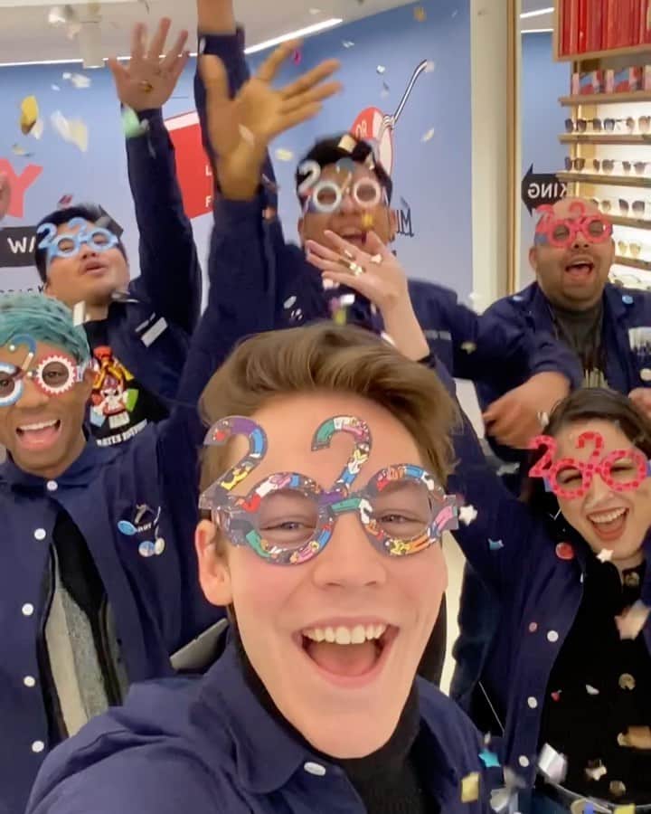 Warby Parkerのインスタグラム：「Happy (almost) 2020! To celebrate the upcoming—and opportunely named 😉—new year, we created a set of illustrated party frames ⬆️🎉 Starting today, pop into any of our retail stores and grab a pair, while supplies last. Not near a store? Share your New Year's Eve plans with us below and we'll send you a handful for your end-of-year bash! 🗣⬇️ . . . . . No purchase necessary. 50 U.S./DC, 18+. Enter by 12/27 at 5:00 P.M. ET. See official rules at https://warby.me/35RNKZh for details. Void where prohibited.」