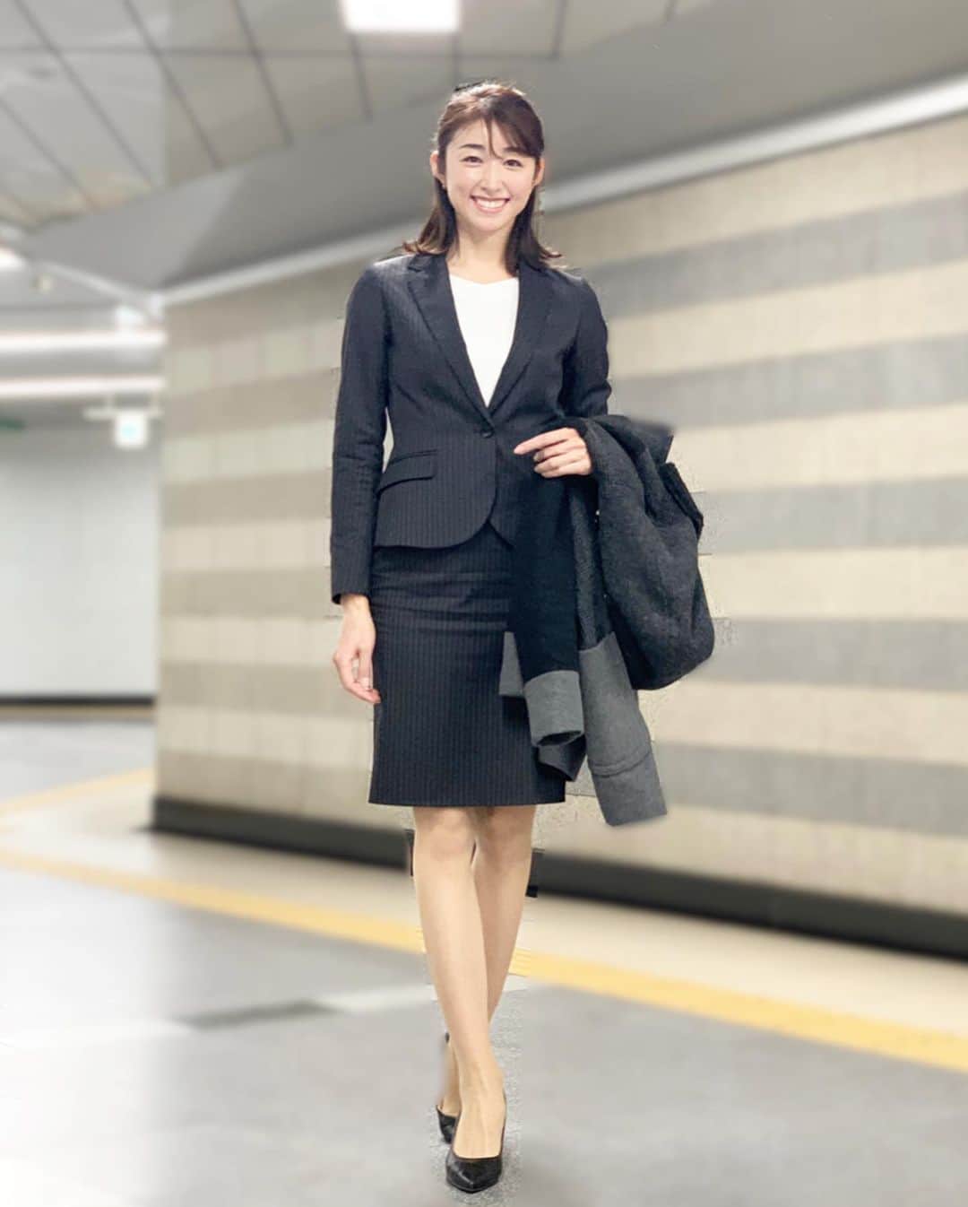 森木美和さんのインスタグラム写真 - (森木美和Instagram)「たまのスーツ着用デーでした。ビシッと仕事納め‼️﻿ ﻿ 2019年お疲れ様でした﻿ ﻿ ﻿ #仕事納め﻿ #スーツ女子﻿ #お疲れ様です ﻿」12月27日 8時14分 - miwamoriki