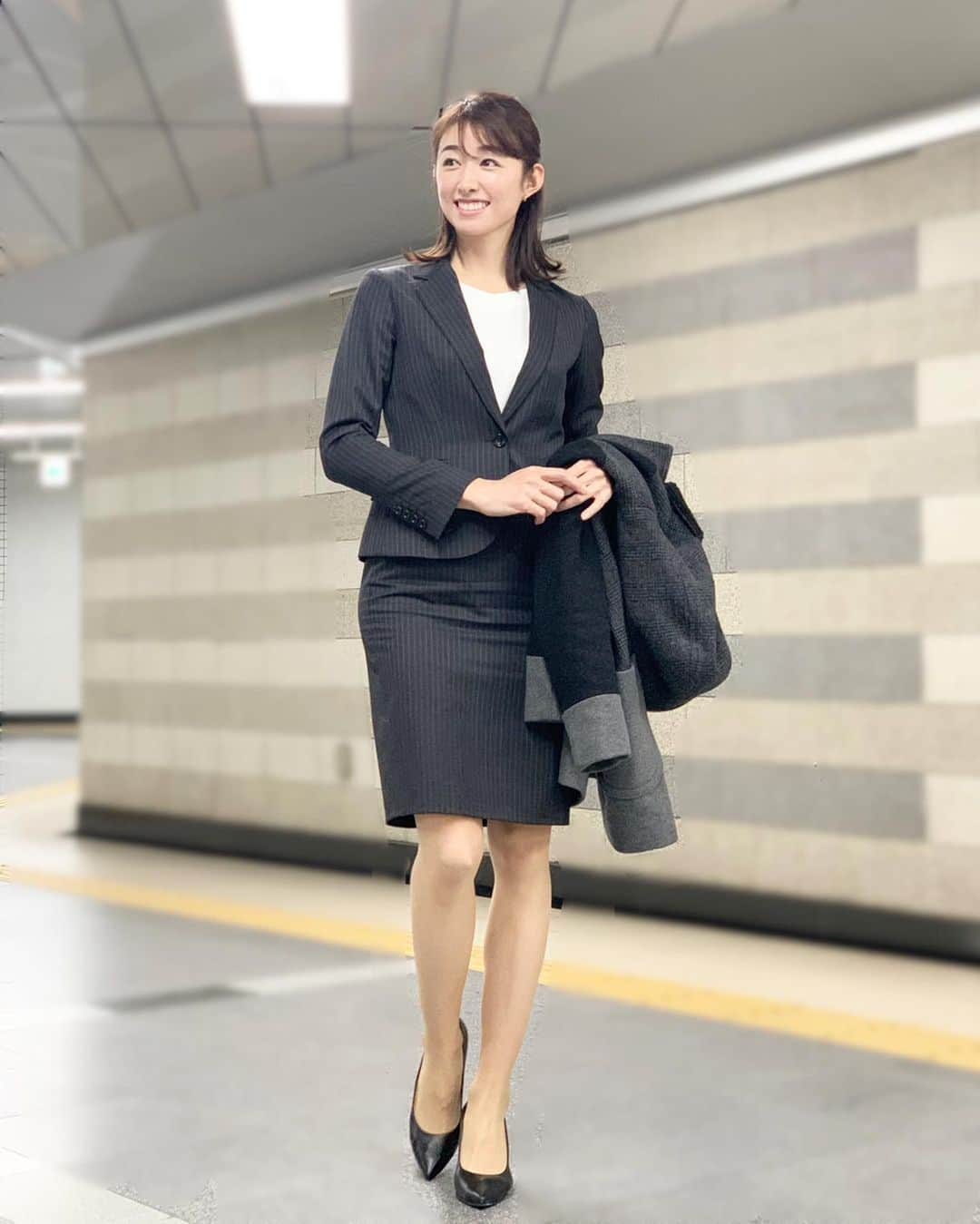 森木美和さんのインスタグラム写真 - (森木美和Instagram)「たまのスーツ着用デーでした。ビシッと仕事納め‼️﻿ ﻿ 2019年お疲れ様でした﻿ ﻿ ﻿ #仕事納め﻿ #スーツ女子﻿ #お疲れ様です ﻿」12月27日 8時14分 - miwamoriki