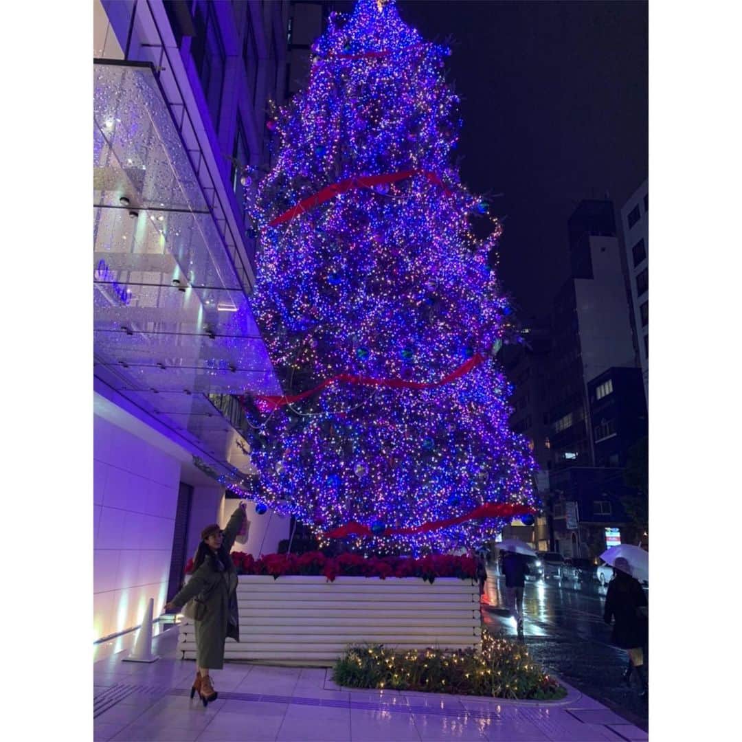 白鳥羽純さんのインスタグラム写真 - (白鳥羽純Instagram)「🎄 また来年だねっ🎅  さて もーいーくつ寝るとーお正月〜笑  #Christmas2019 #HappyNewYear2020 #Wolfgangsteakhouse #RoppongiHillsChristmas #TokyoMidtown #ラデュレ」12月27日 8時17分 - hasuminst