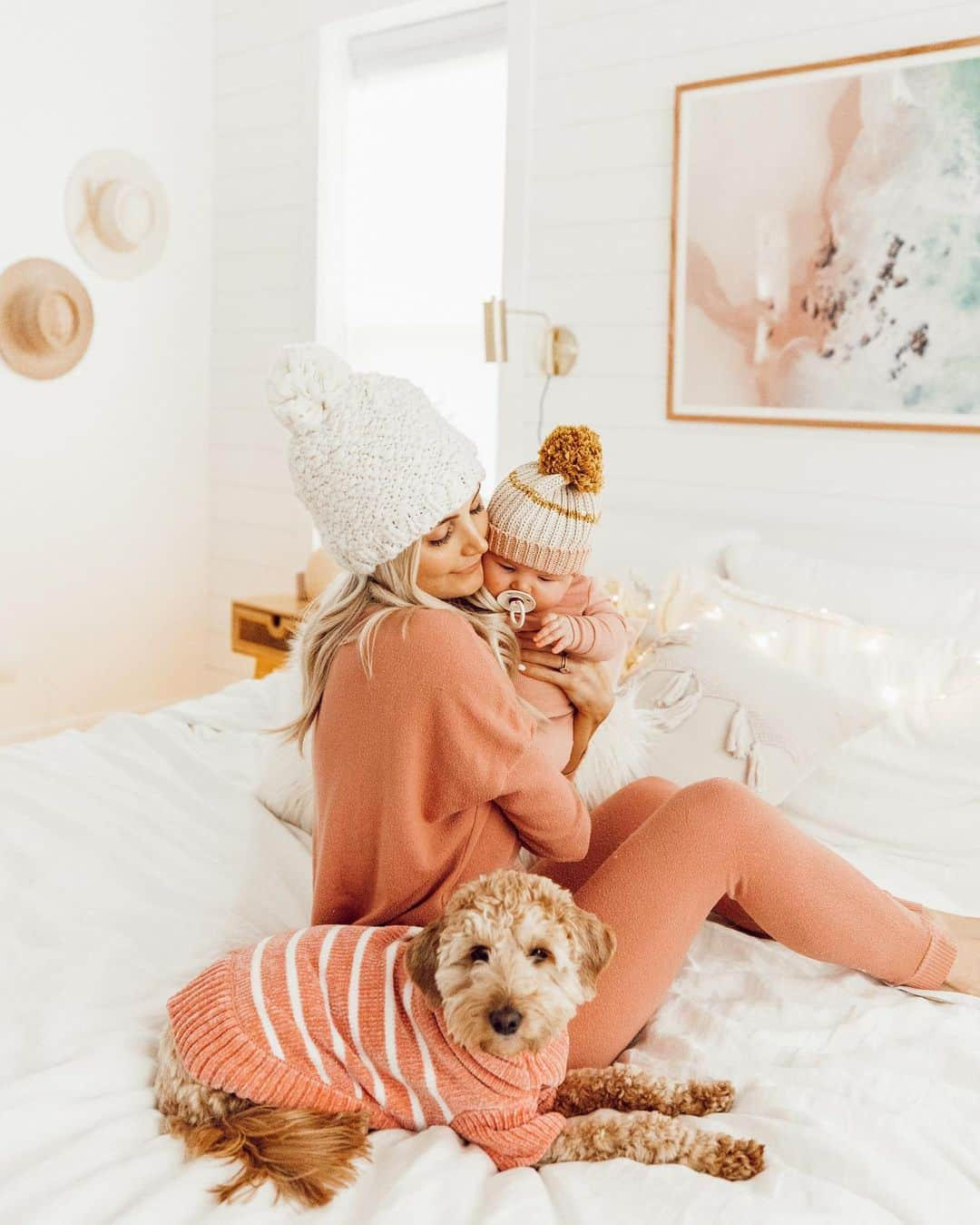 Aspyn Ovard Ferrisさんのインスタグラム写真 - (Aspyn Ovard FerrisInstagram)「Quiet afternoons with my baby girl are my favorite 💕Our linen bedding from @fieldcresthome is my other favorite! It's available at @target and comes in different colors! #ad」12月27日 8時35分 - aspynovard