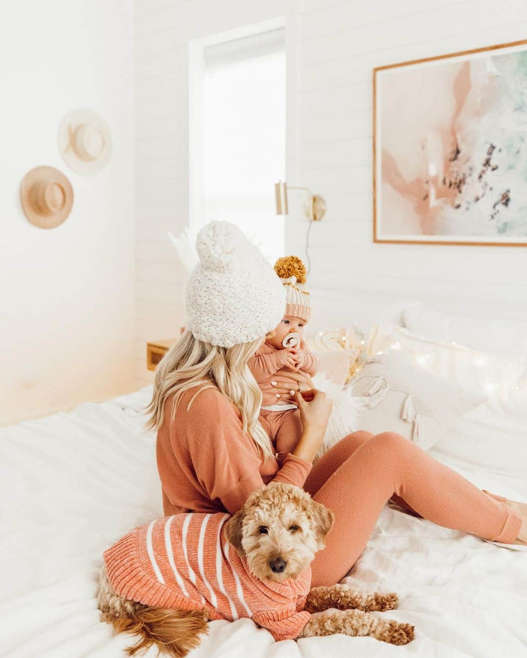 Aspyn Ovard Ferrisさんのインスタグラム写真 - (Aspyn Ovard FerrisInstagram)「Quiet afternoons with my baby girl are my favorite 💕Our linen bedding from @fieldcresthome is my other favorite! It's available at @target and comes in different colors! #ad」12月27日 8時35分 - aspynovard