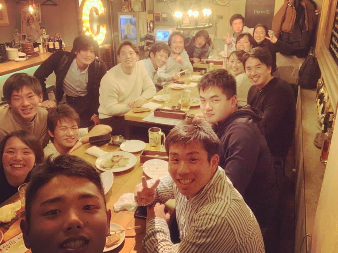 飯沼誠司さんのインスタグラム写真 - (飯沼誠司Instagram)「STSA Setagaya Swimming Academy Year-end party！ 今年の世田谷スイミングアカデミーは無事に終わり、コーチ陣と忘年会。 楽しい個性的⁈なコーチが集まってます。 アカデミー出身のコーチも多く良い流れができています。 300人を超えるアカデミー生徒に、水泳をそしてライフセービングをしっかり伝えていきます。 ライフセーバーの雇用の創出もテーマに引き続きスイミングアカデミーの拡大をしていきます。 コーチ陣のみんな！これからもよろしく^_^ #setagayaswimmingacademy  #yearendparty  #lifesaving #swimming  #pizza🍕」12月27日 8時38分 - seiji_iinuma