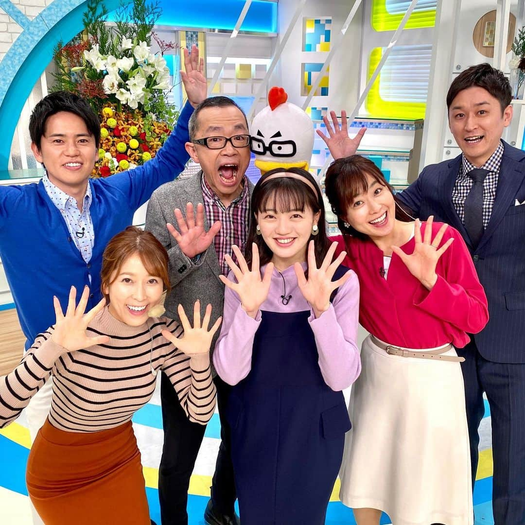 福岡放送「バリはやッ!」さんのインスタグラム写真 - (福岡放送「バリはやッ!」Instagram)「今年最後のバリはやッ！でした。 一年の間少しでも見てくださった皆さん、ありがとうございました😊 今日が仕事納めの皆さんはあと一踏ん張りですね❗️ 今日は風が冷たく寒い一日ですからダウンコートなど一番暖かいアウターを❗️ アクセサリーは #Huomenta です。  それではみなさん、良いお年を〜〜‼️‼️ 来年は1月6日からバリはやスタートです🎍  #バリはや #バリはやファッション」12月27日 8時41分 - barihaya