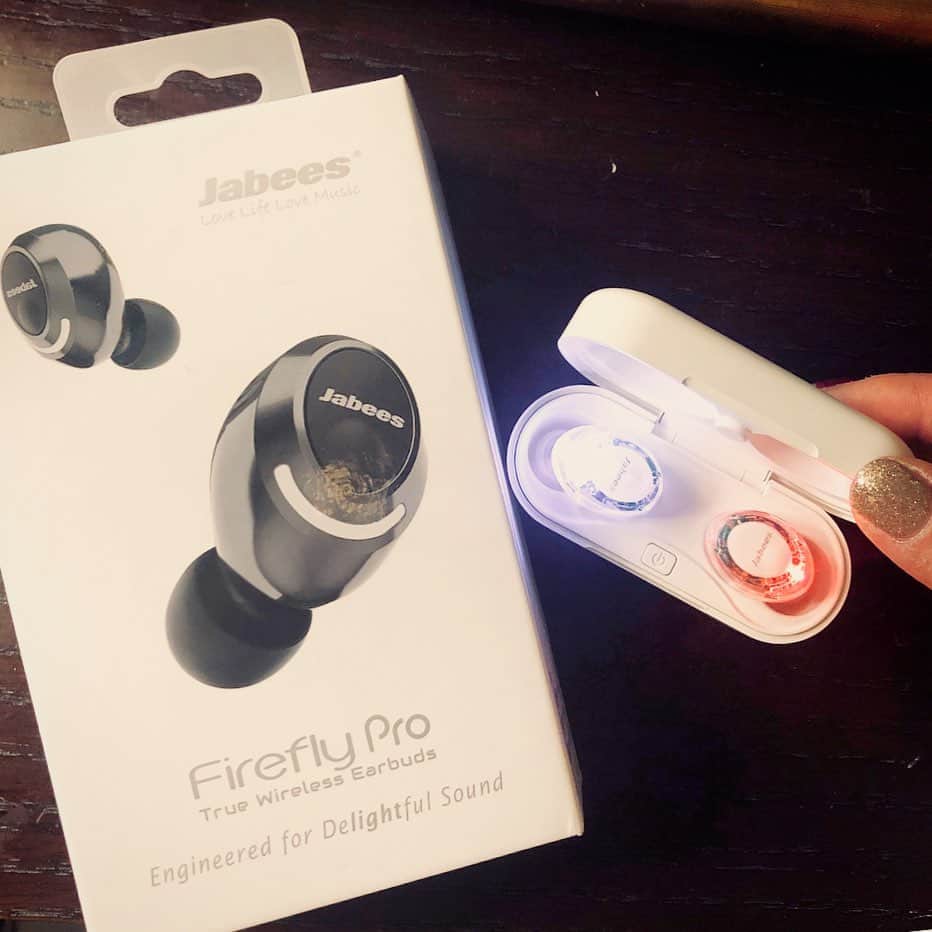 のインスタグラム：「サンタさんきたー🎅💕 soundearthのJabees/FireflyPro🎧愛用中♥️ クリスタルクリア色って新しくて可愛すぎる🥰！！！ #soundearth  #香港 #Jabees #FireflyPro  #台湾 #DUNU #Specialthanks #Louisa #🎧 #❤️」