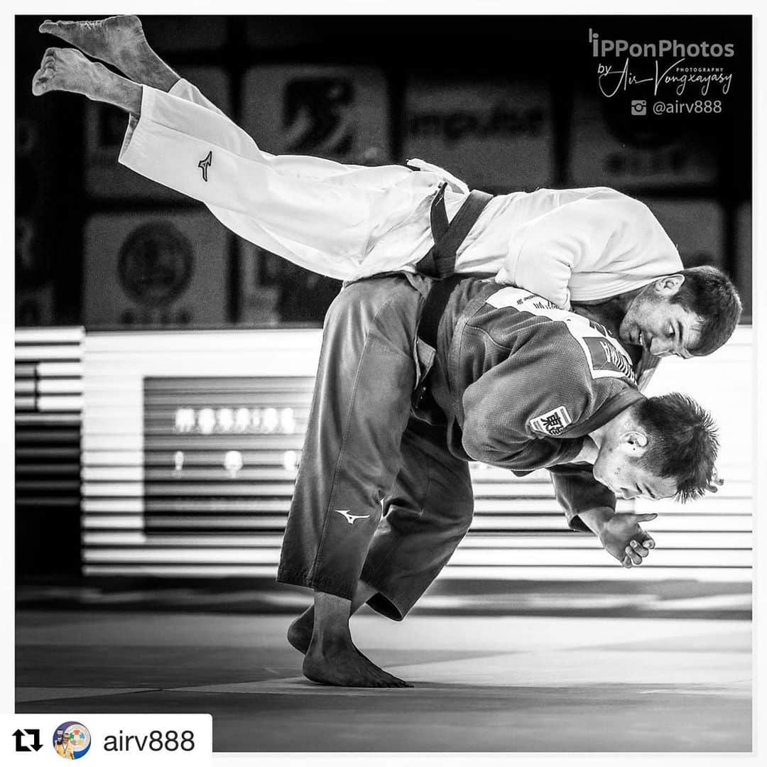 海老沼匡のインスタグラム：「✈️ #来年は2020年 #覚悟  #Repost @airv888 with @get_repost ・・・ Ebinuma’s perfect ippon seoi nage secures the Bronze in the -73kg division.  #ipponphotos #ipponphotos_2019 #ipponphotos_Masters2019 #judoMasters #judoMasters2019  #ipponphotos_Ebinuma #ipponphotos_jpn  #judo #judolife #judolove #judolifestyle #judogirls #ippon #judokas #judo2019 #judophotos #lovejudo #judocrazy #bnwsportsphotography #bnwphotography #bnwjudo」