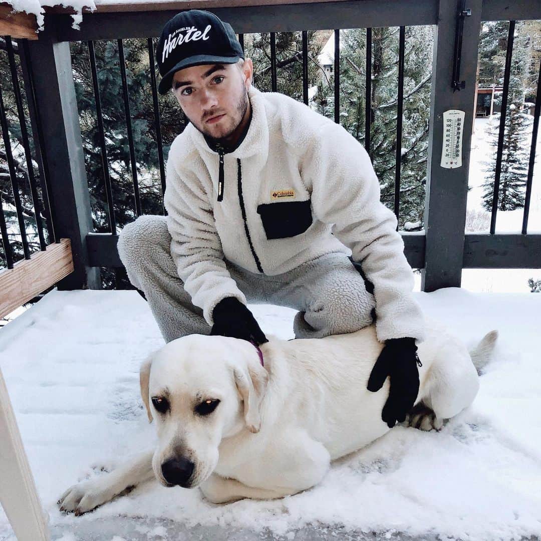 ジャック・ジョンソンのインスタグラム：「You wouldn’t know cozy if it punched you in the throat」
