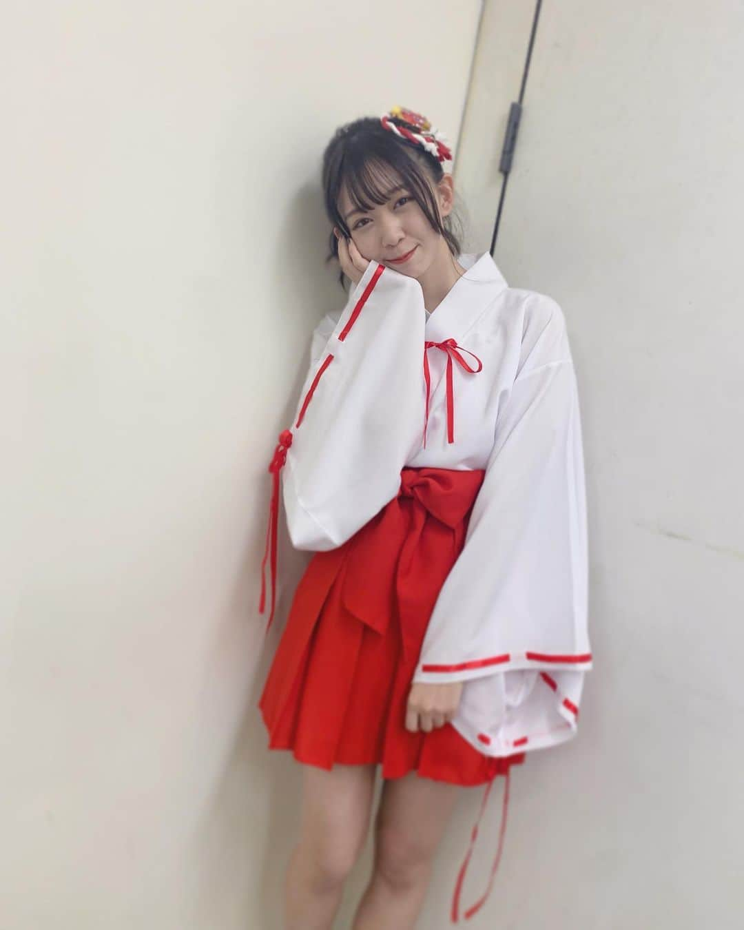 松田美里さんのインスタグラム写真 - (松田美里Instagram)「巫女じゃ巫女じゃ〜 #巫女#お正月#japan#おはよ」12月27日 9時14分 - miri_matsuda