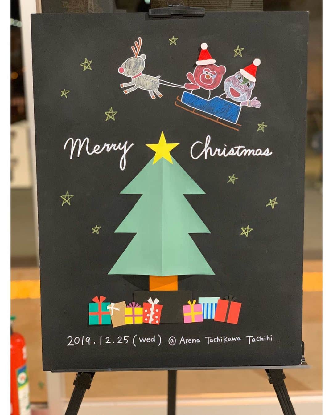 神戸麻衣さんのインスタグラム写真 - (神戸麻衣Instagram)「2019バスケ納め🏀 12/25(水)Bリーグ🏀 アルバルク東京vs秋田ノーザンハピネッツ in アリーナ立川立飛 . 前半はルカHCがテクニカルで退場してしまい… ミスも多く流れを掴めないままローゲムで後半戦へ🙌 後半に強いALV🔥持ち味のタフさで逆転勝利🏆✨ 今年最後のホームゲームを勝利で終えました👏 秋田は昨シーズン観ていた時よりも精度が上がっていて、Cはバネがあるし小技が効く🙌 大体みんなヤクルトジャンプだもんな🙄 保岡選手の3P決定率も凄かった〜！ みきちゃんの推しメンの渋谷から秋田に移籍した伊藤選手もいつの間にか金髪になっていて、大活躍してました😇 . これで2019のバスケ納めかな😌🏀🔥 #basketball #sports #sportsgirl #bリーグ #jbl #アルバルク東京 #秋田ノーザンハピネッツ #アリーナ立川立飛 #立川立飛 #バスケットボール #スポーツ #スポーツ観戦 #スポーツ女子 #女バス  #バスケ女子 #basketballgirls #mc #司会 #reporter #リポーター #モデル #神戸麻衣」12月27日 9時14分 - mai_g916