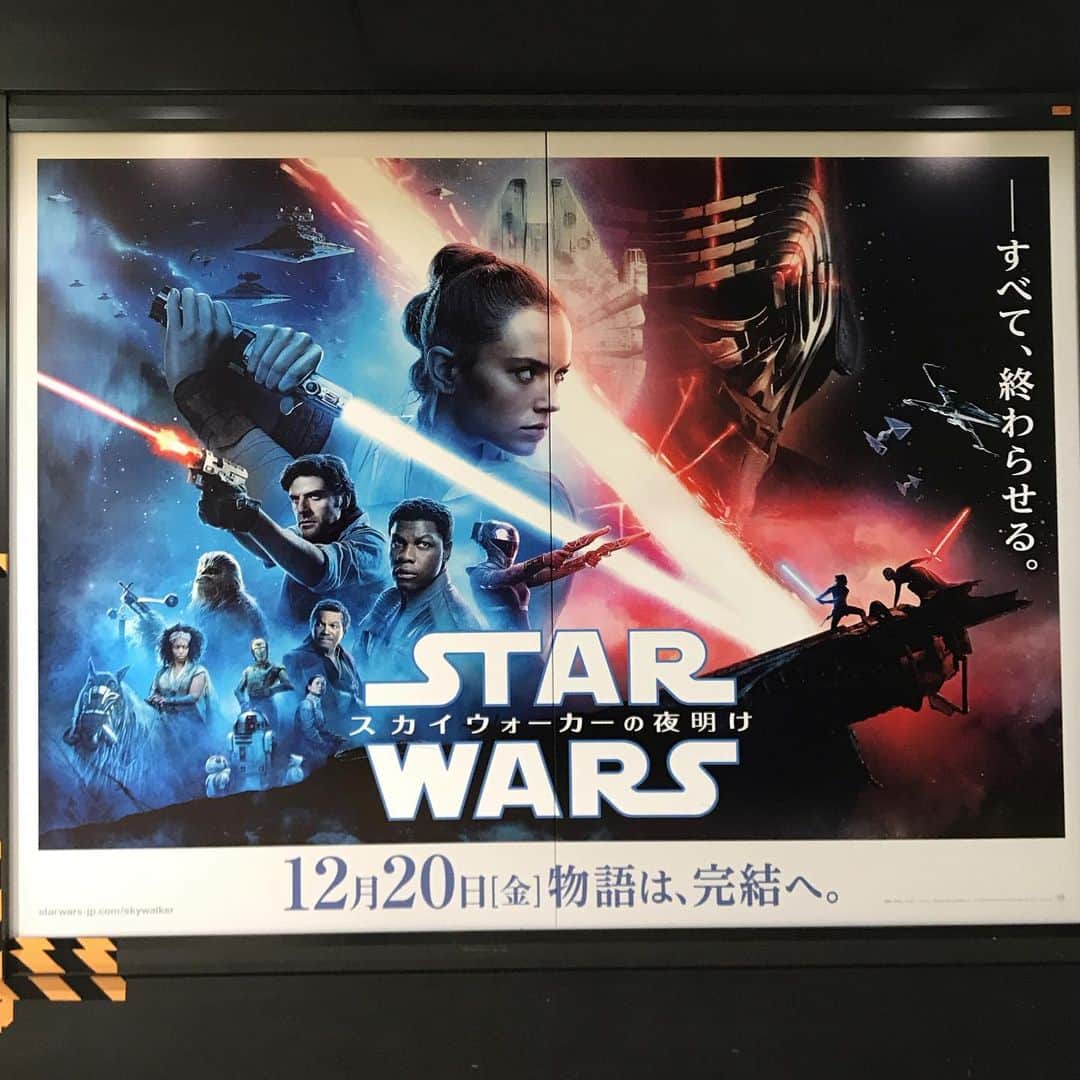 Kダブシャインのインスタグラム：「今年はSF映画をたくさん観た一年だったが、しめくくりはやはりこれだぜ！最近考えてたことと重なるとこがいくつかあって、必要な体験だった気がした。しかしオレはジェダイについて、もうかれこれ40年以上も考えてるのか… フォースと共に生きてきたことを実感する。よし、次はザ マンダロリアンだ！！」