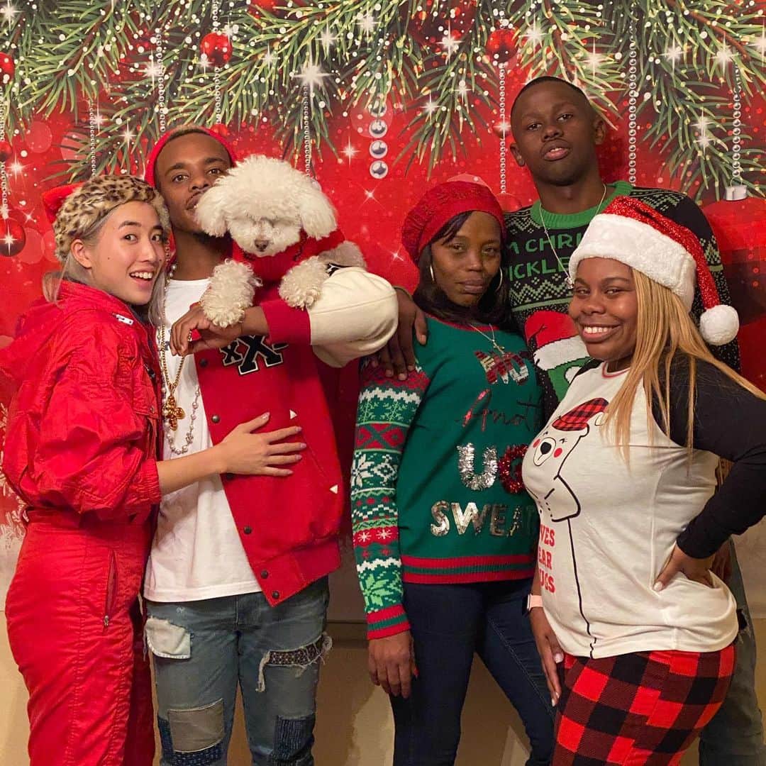 Lil Buckのインスタグラム：「Dec.25th was 🔥so glad my lady @aishimatsu & @coco_le_fluff came to my hometown w/ me HAPPY HOLIDAYS YALL! #christmaswithfamily」