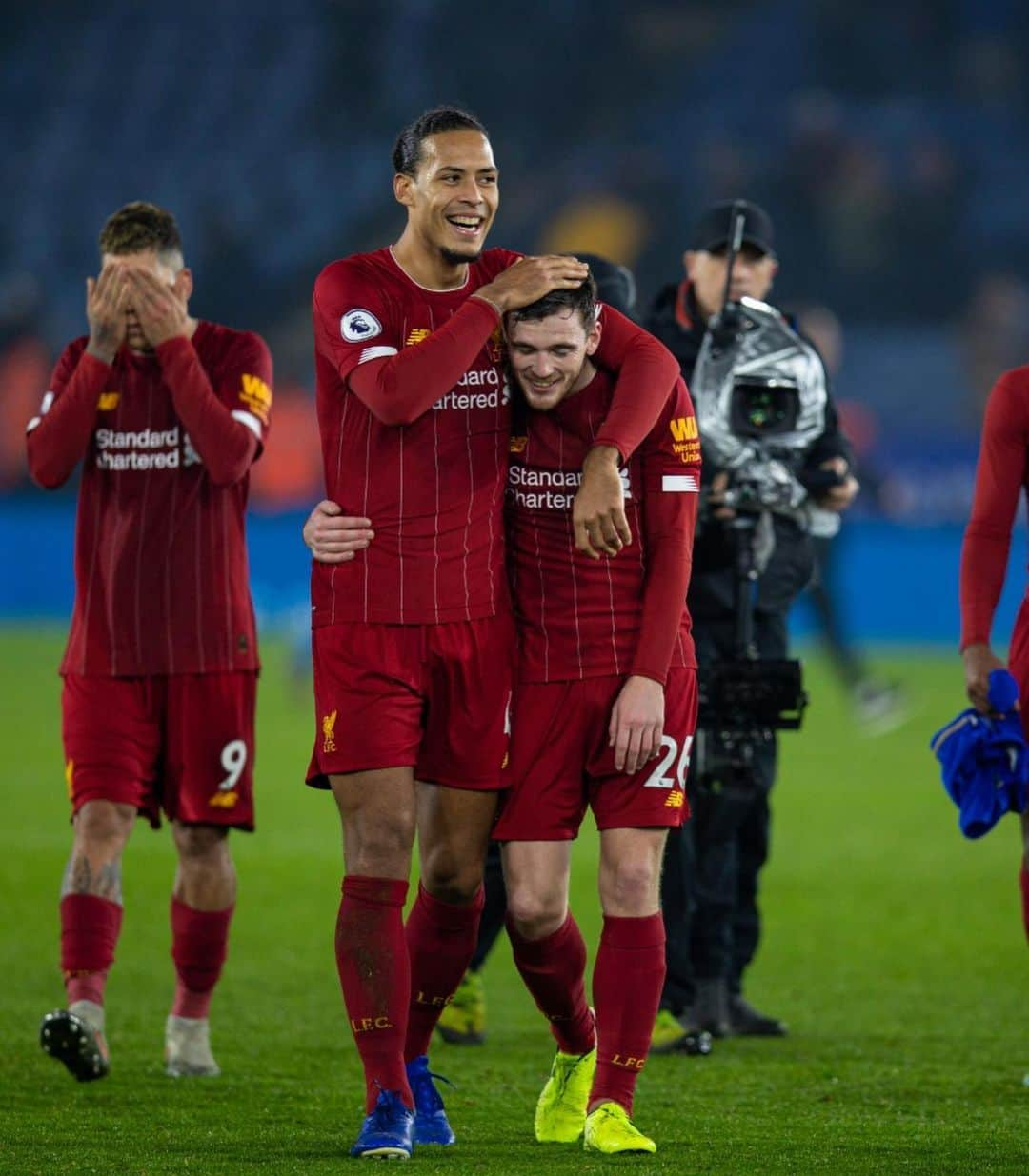 ビルヒル・ファン・ダイクさんのインスタグラム写真 - (ビルヒル・ファン・ダイクInstagram)「Just some Boxing Day football! #YNWA 💥」12月27日 9時21分 - virgilvandijk