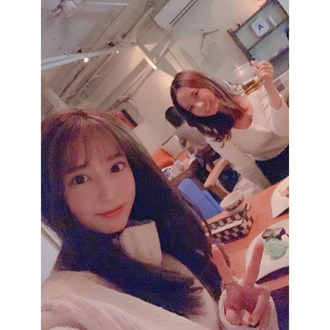 堀尾実咲さんのインスタグラム写真 - (堀尾実咲Instagram)「ぽんたろと忘年会🍺  ひたすら餃子を食べる会🥟笑  ぽんたろとは長い付き合いになるけど、お食事する時カウンターに一緒に座ったこと一度もなくてへんなかんじw 授業以来のお隣だったよ＼( 'ω')／」12月27日 9時48分 - misaki.horio