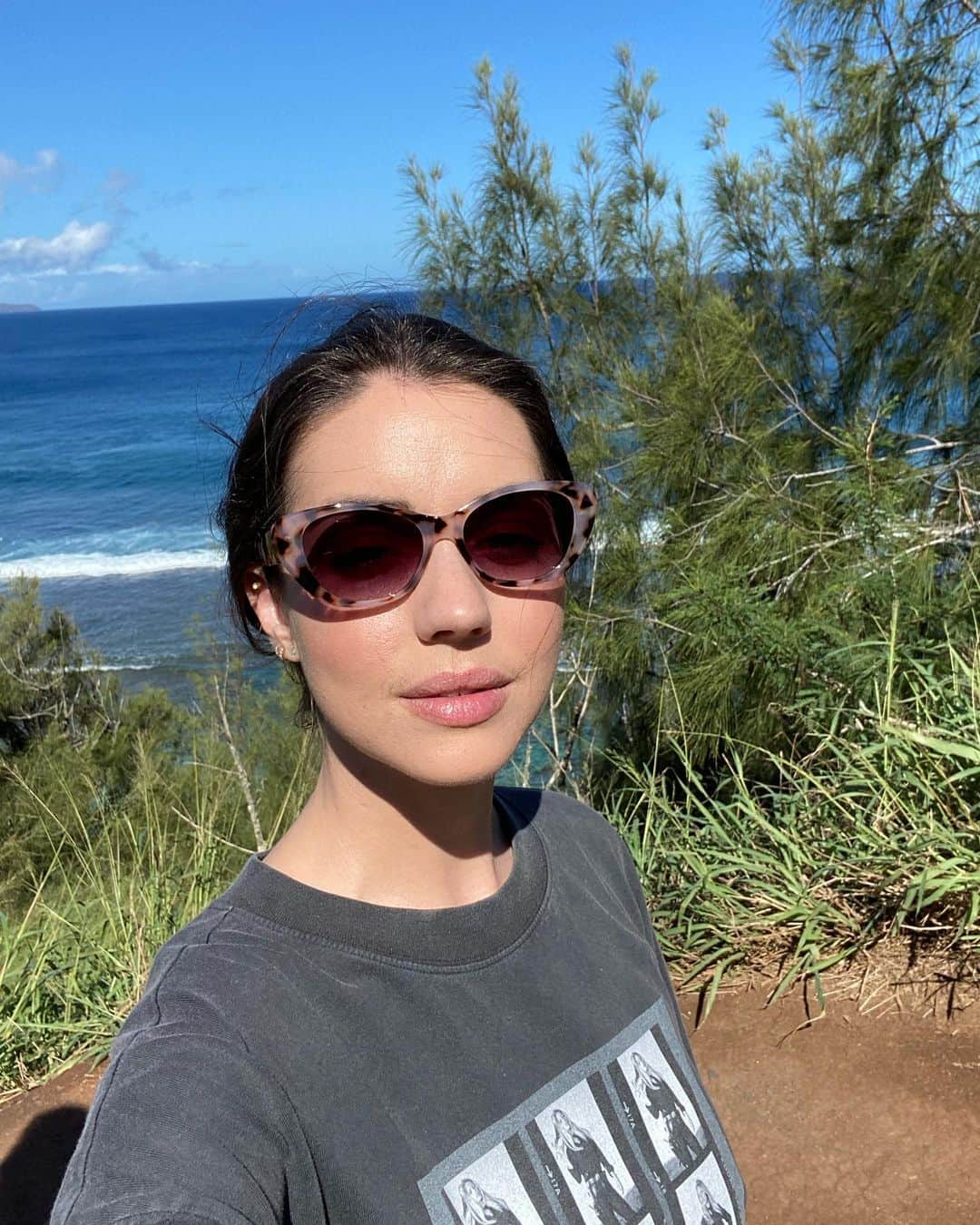 アデレード・ケインのインスタグラム：「Maui 🍃」