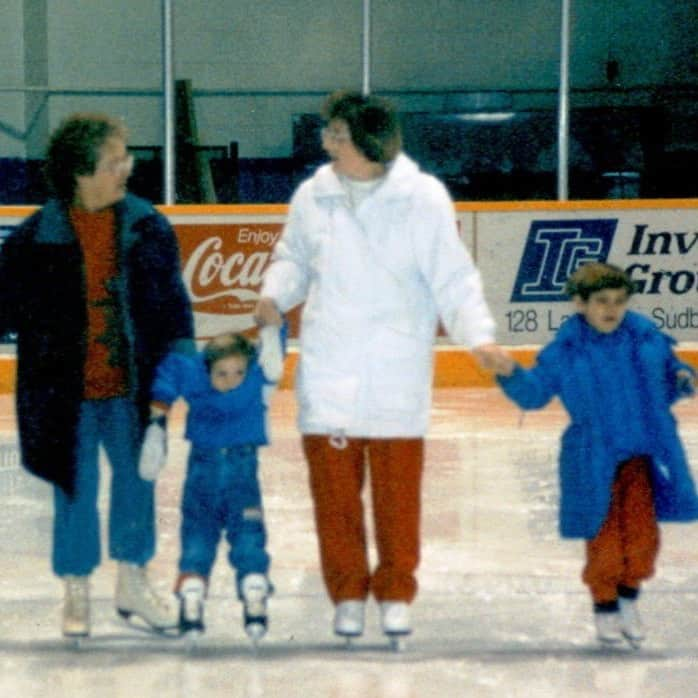 メーガン・デュアメルさんのインスタグラム写真 - (メーガン・デュアメルInstagram)「#tbt❤️ family skate with my grandma, @jonathonduhamel and mom. #throwbackthursday #alwaysskating #lovetoskate」12月27日 9時57分 - meaganduhamel